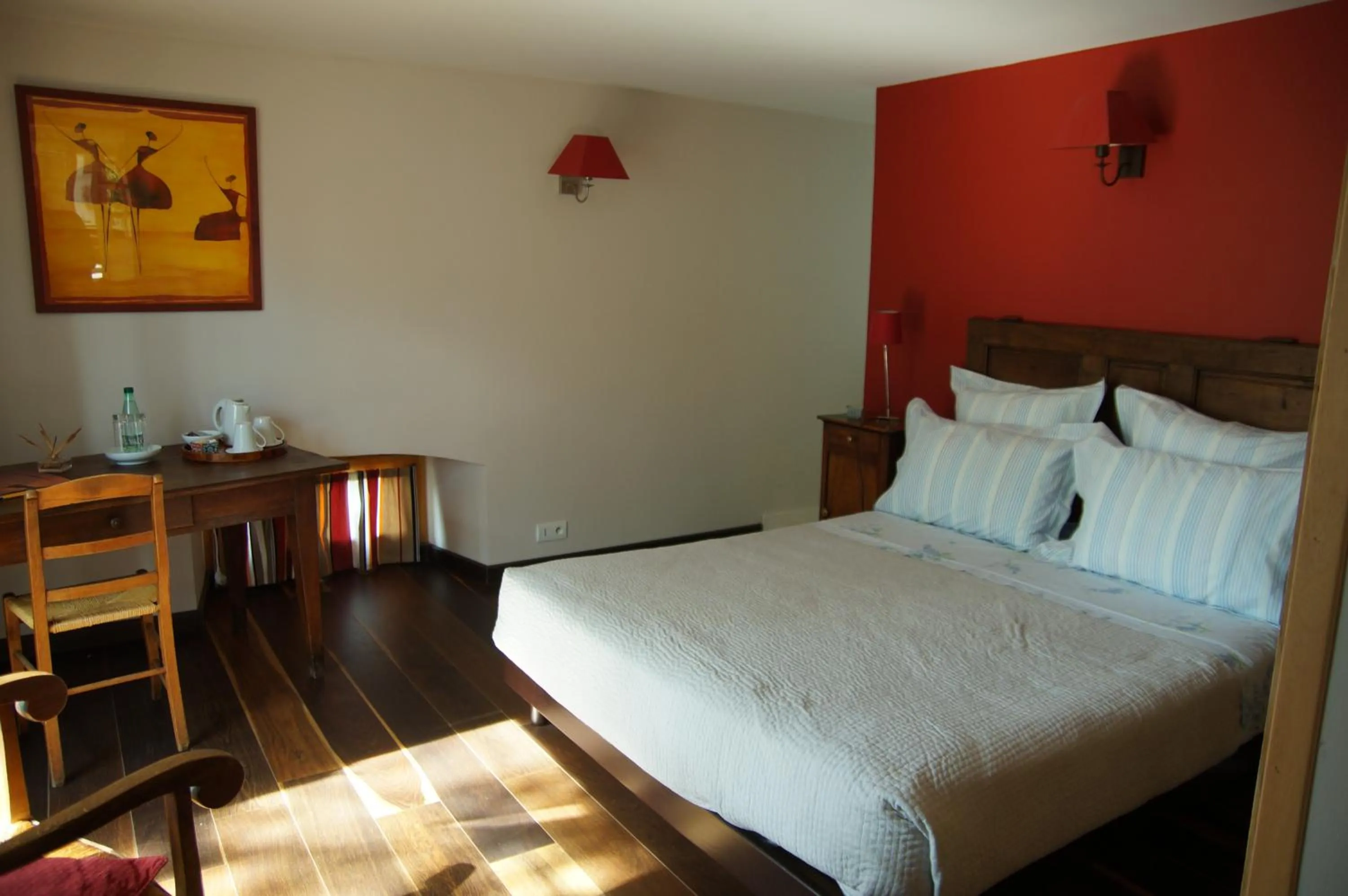 Photo of the whole room, Bed in Le Grand Noë