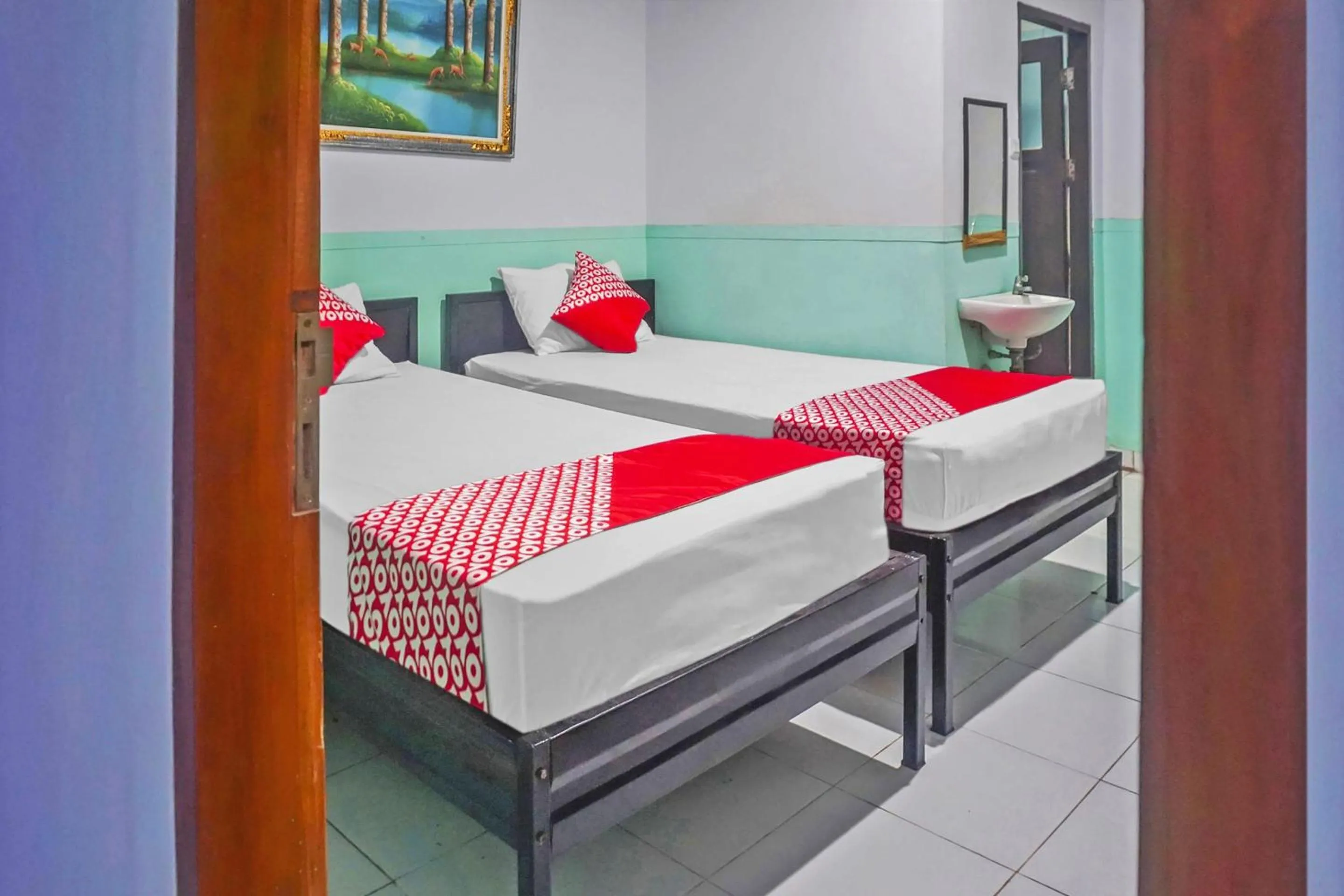 Bedroom in Hotel O Wisma Favorite Makassar Near Benteng Rotterdam