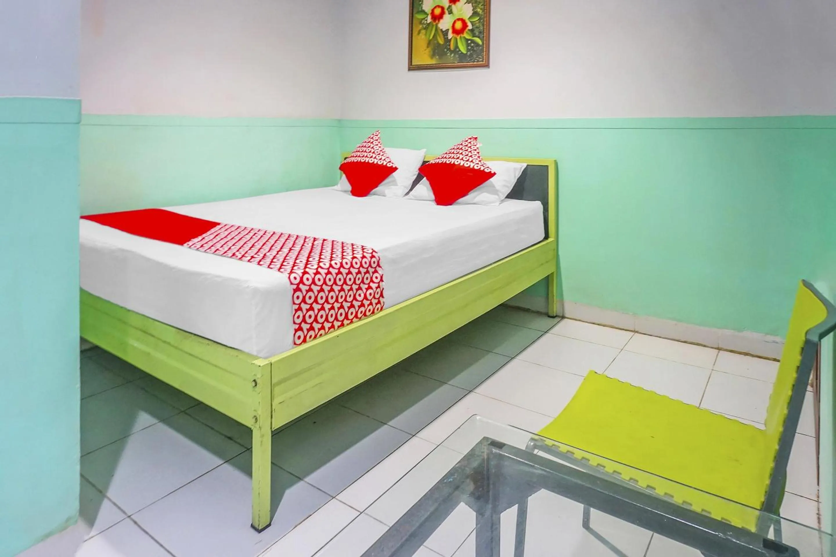 Bedroom in Hotel O Wisma Favorite Makassar Near Benteng Rotterdam