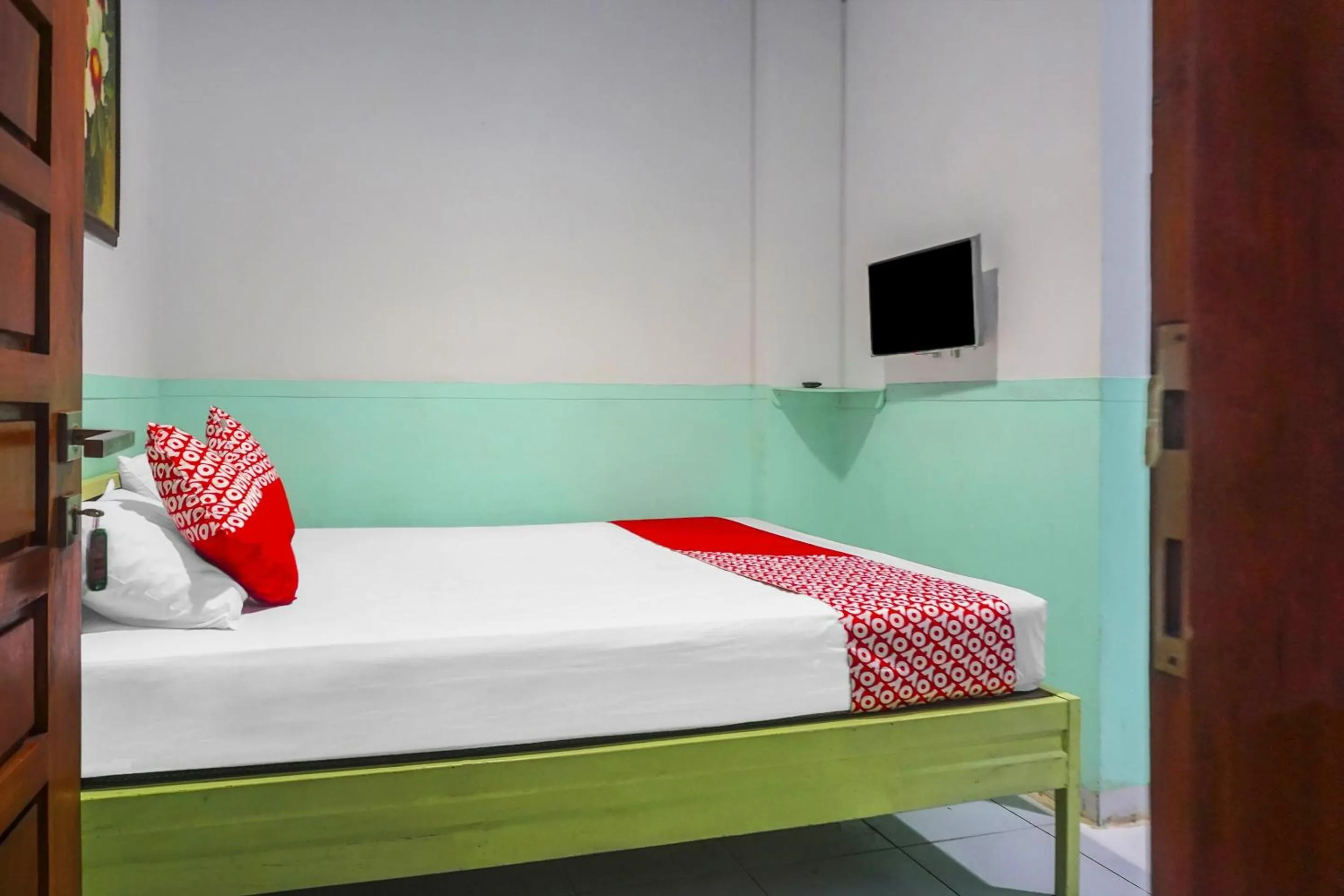 Bedroom in Hotel O Wisma Favorite Makassar Near Benteng Rotterdam