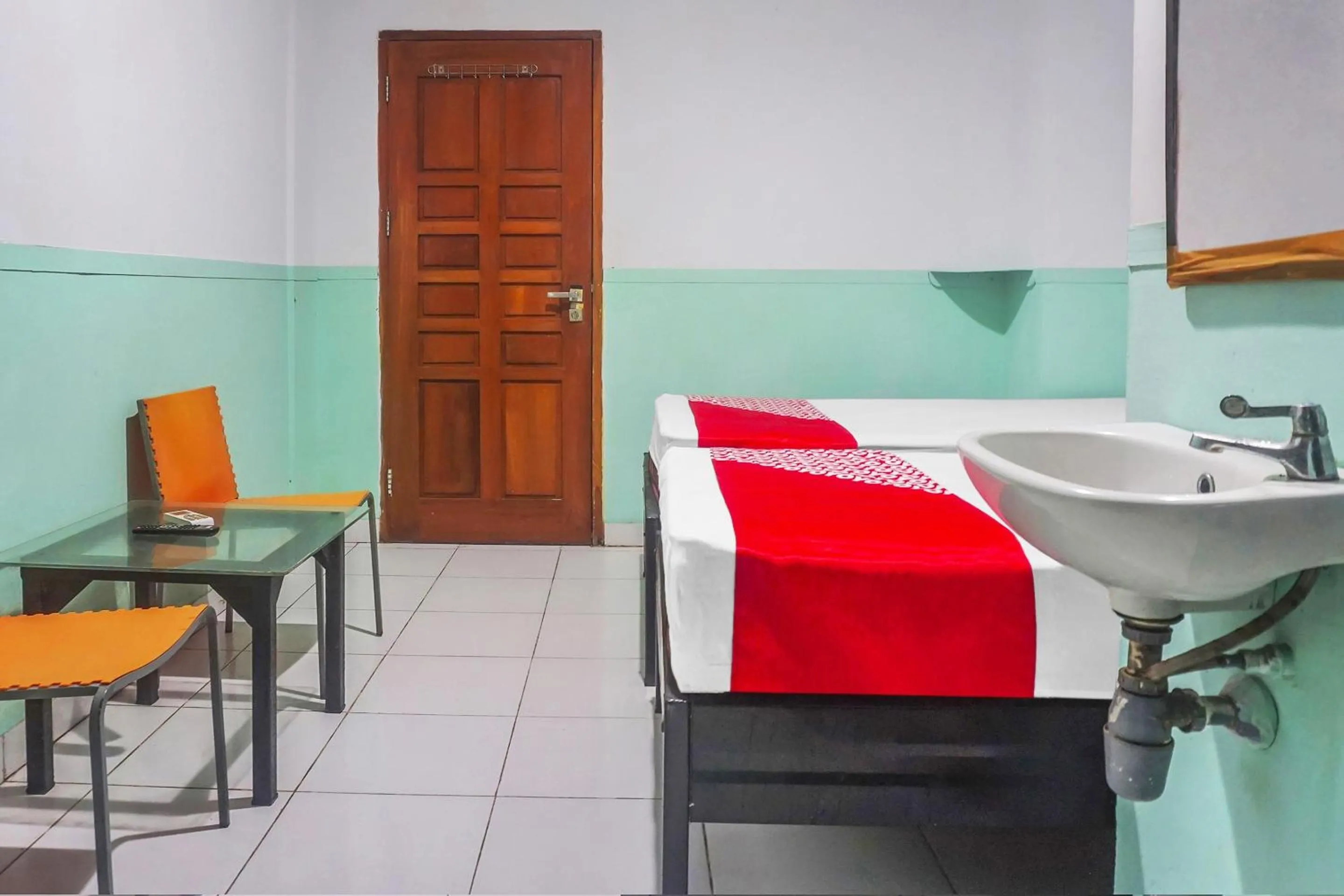 Bedroom in Hotel O Wisma Favorite Makassar Near Benteng Rotterdam