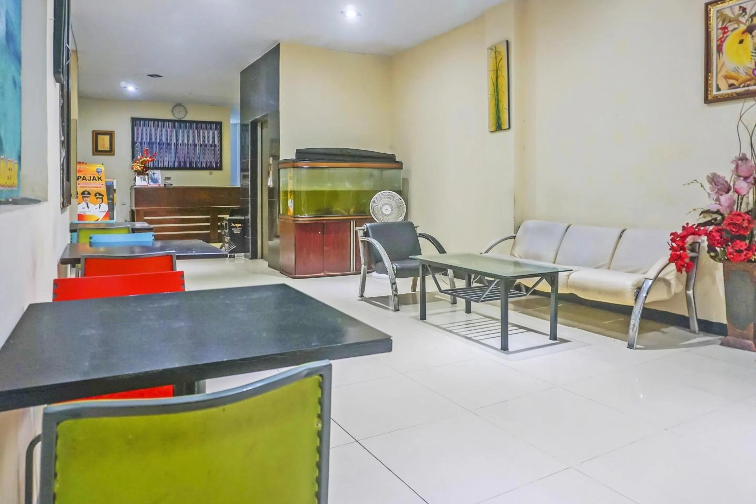 Lobby or reception in Hotel O Wisma Favorite Makassar Near Benteng Rotterdam