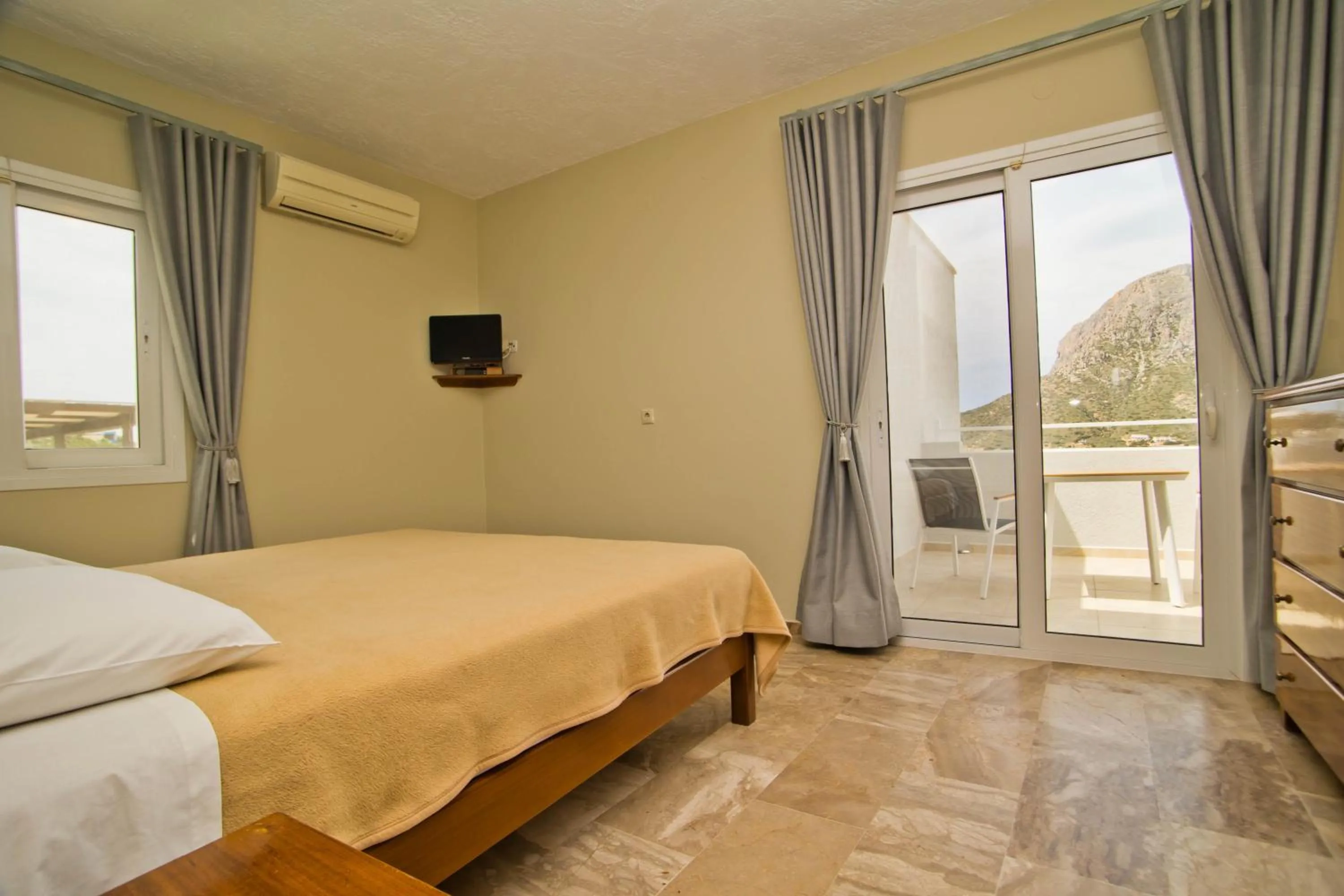 Bed in Acropolis Hotel