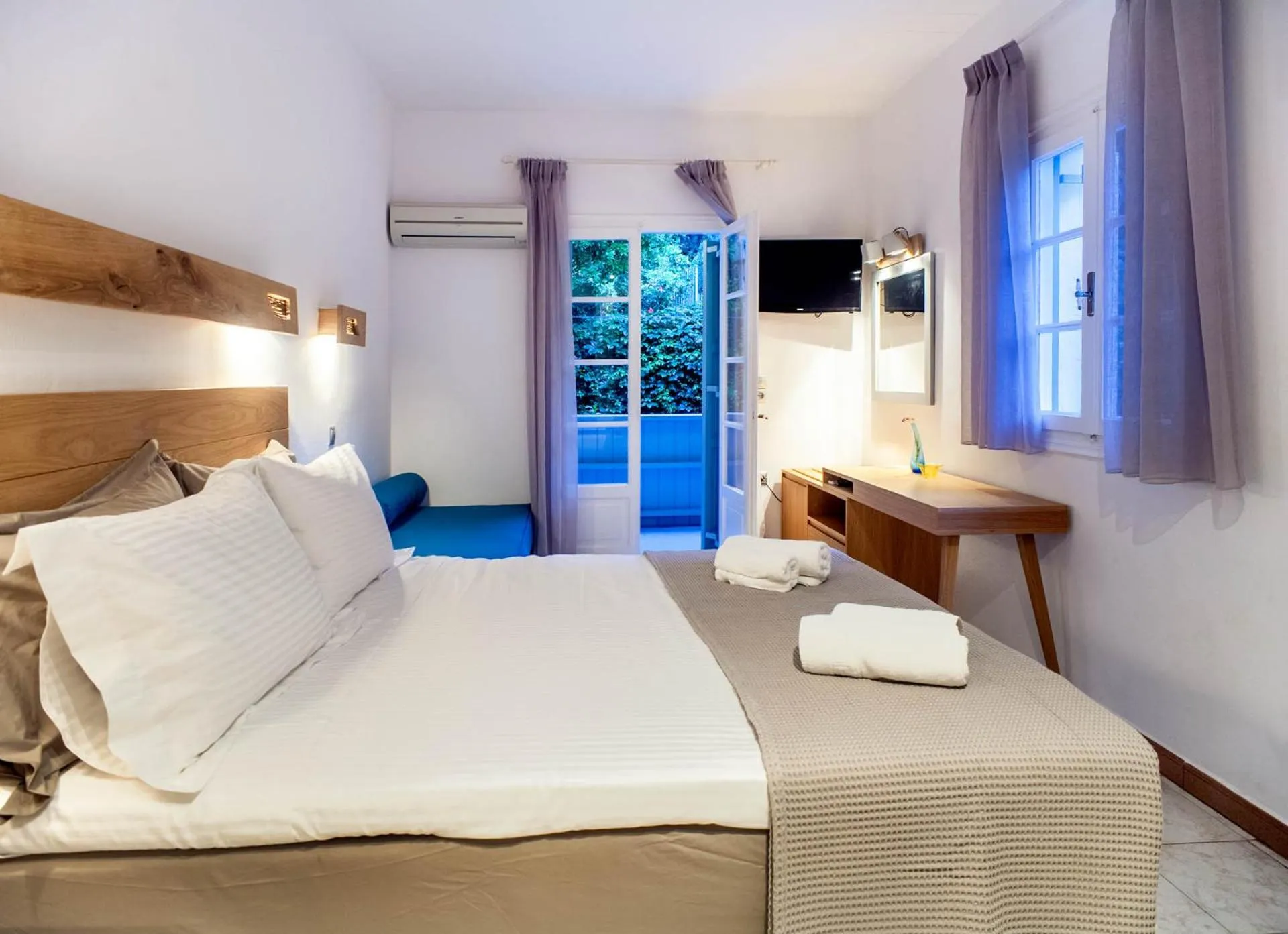 Photo of the whole room in Nefeli Hotel