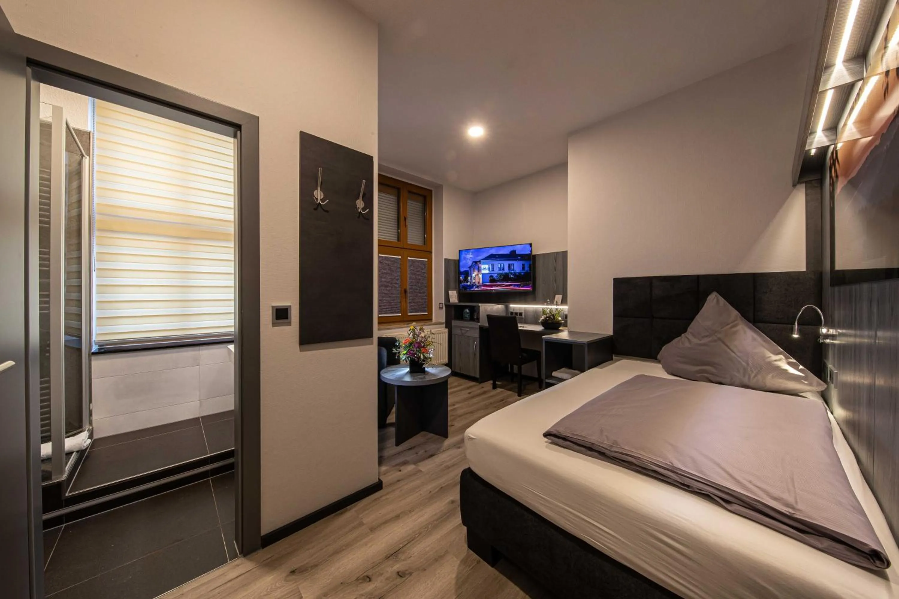 Photo of the whole room, Bed in Parkhotel Plauen