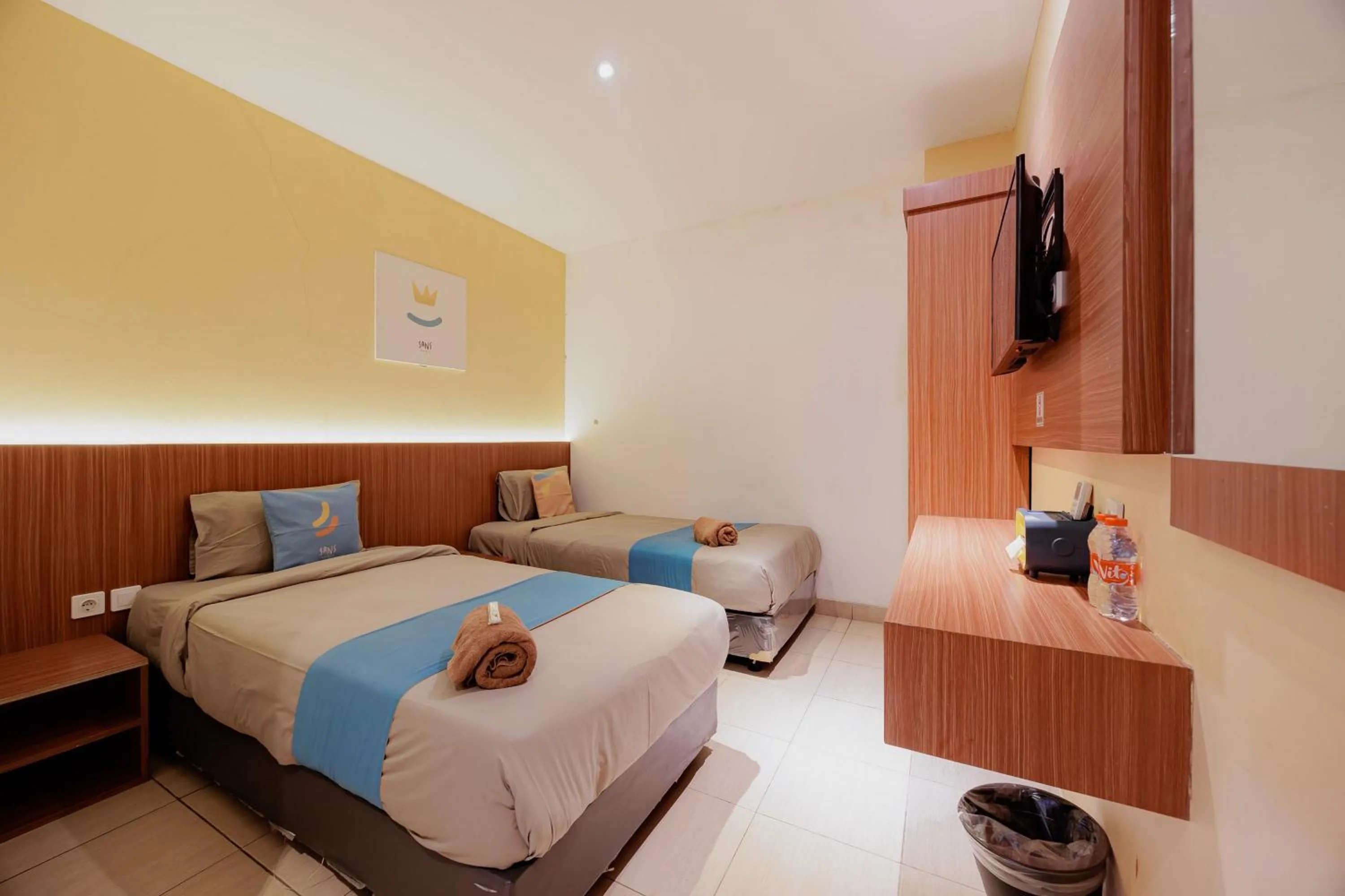 Bedroom, Bed in Sans Hotel Roxy Jakarta