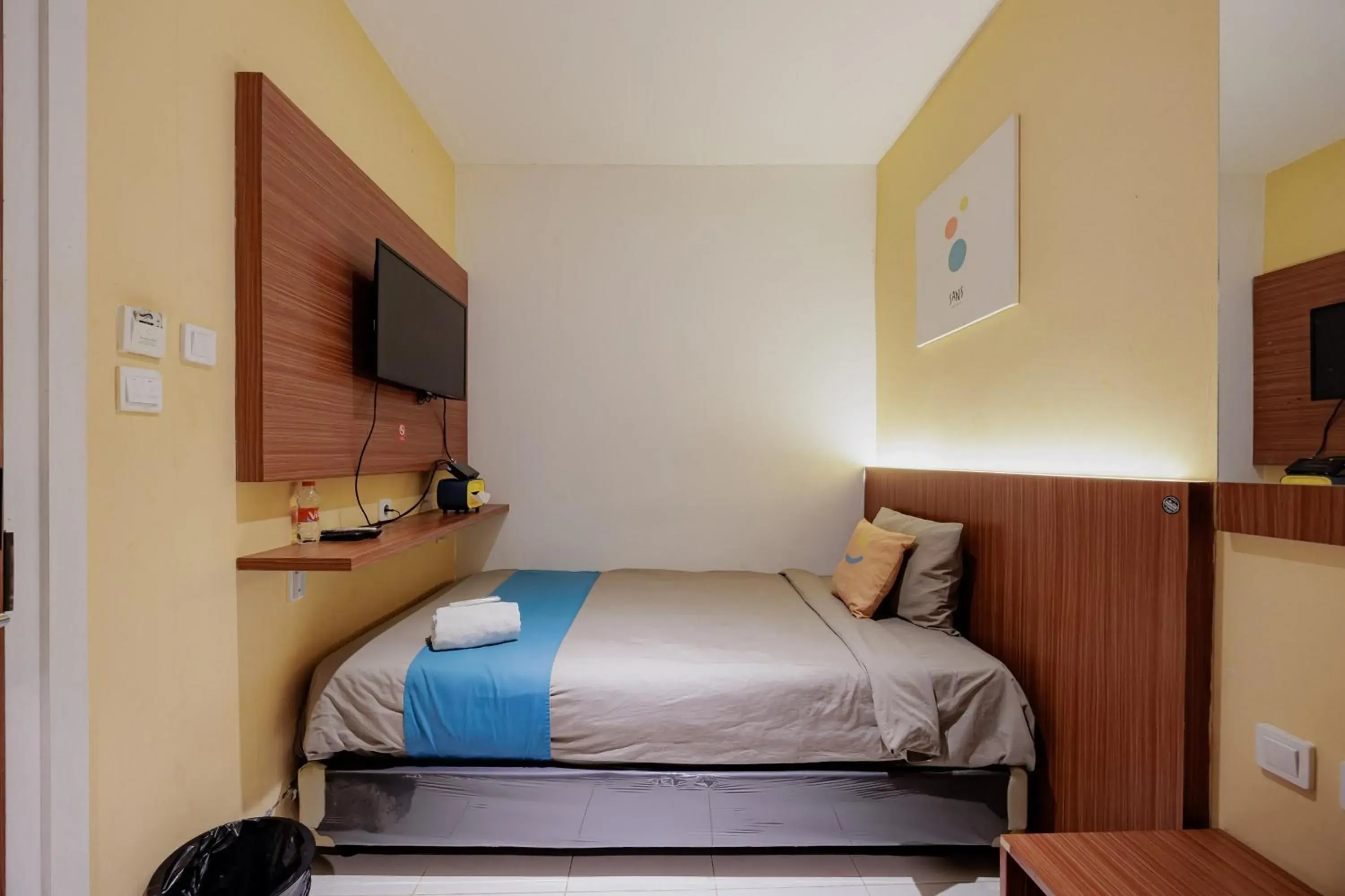 Bedroom, Bed in Sans Hotel Roxy Jakarta Bedroom, Bed in Sans Hotel Roxy Jakarta