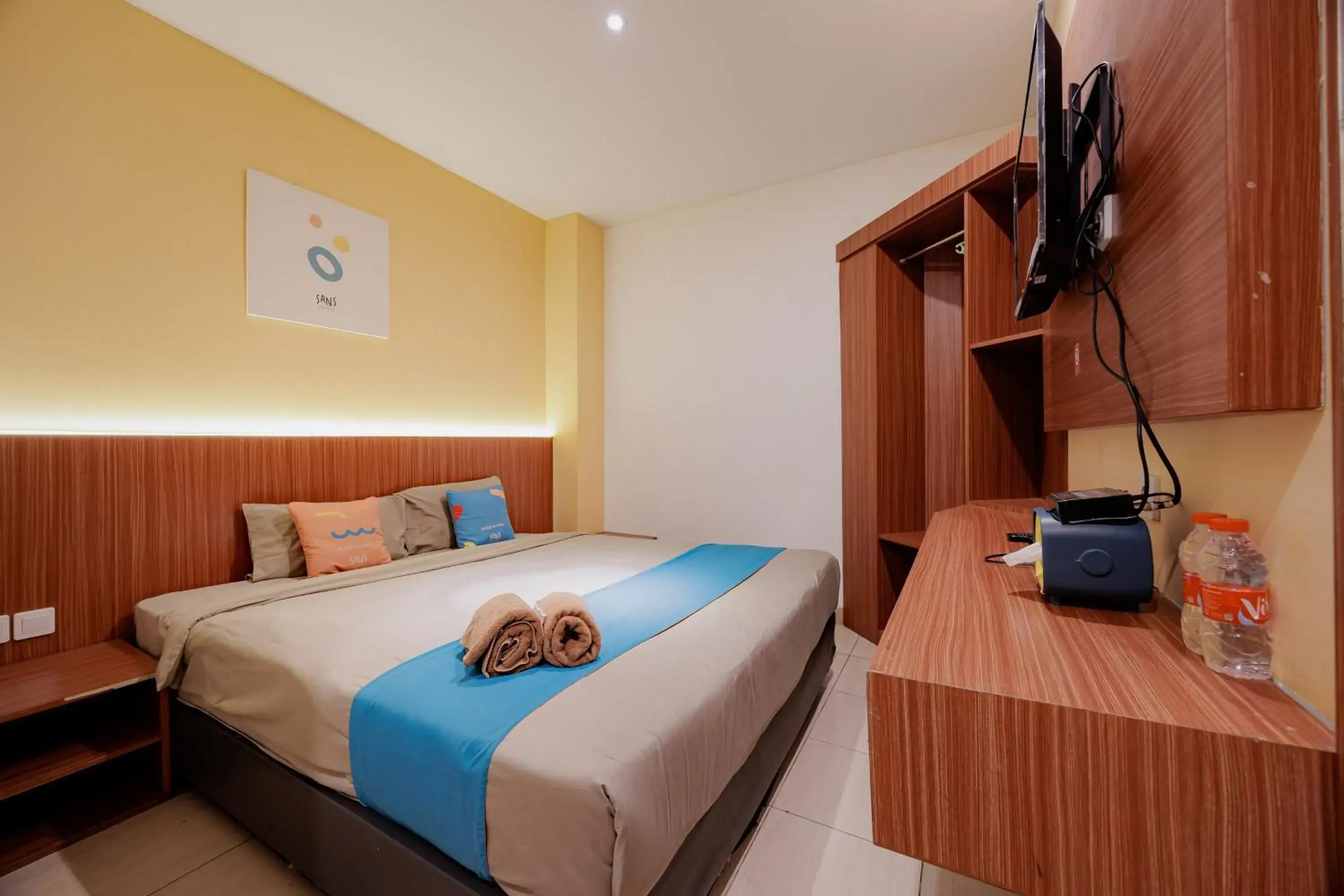 Bedroom, Bed in Sans Hotel Roxy Jakarta Bedroom, Bed in Sans Hotel Roxy Jakarta