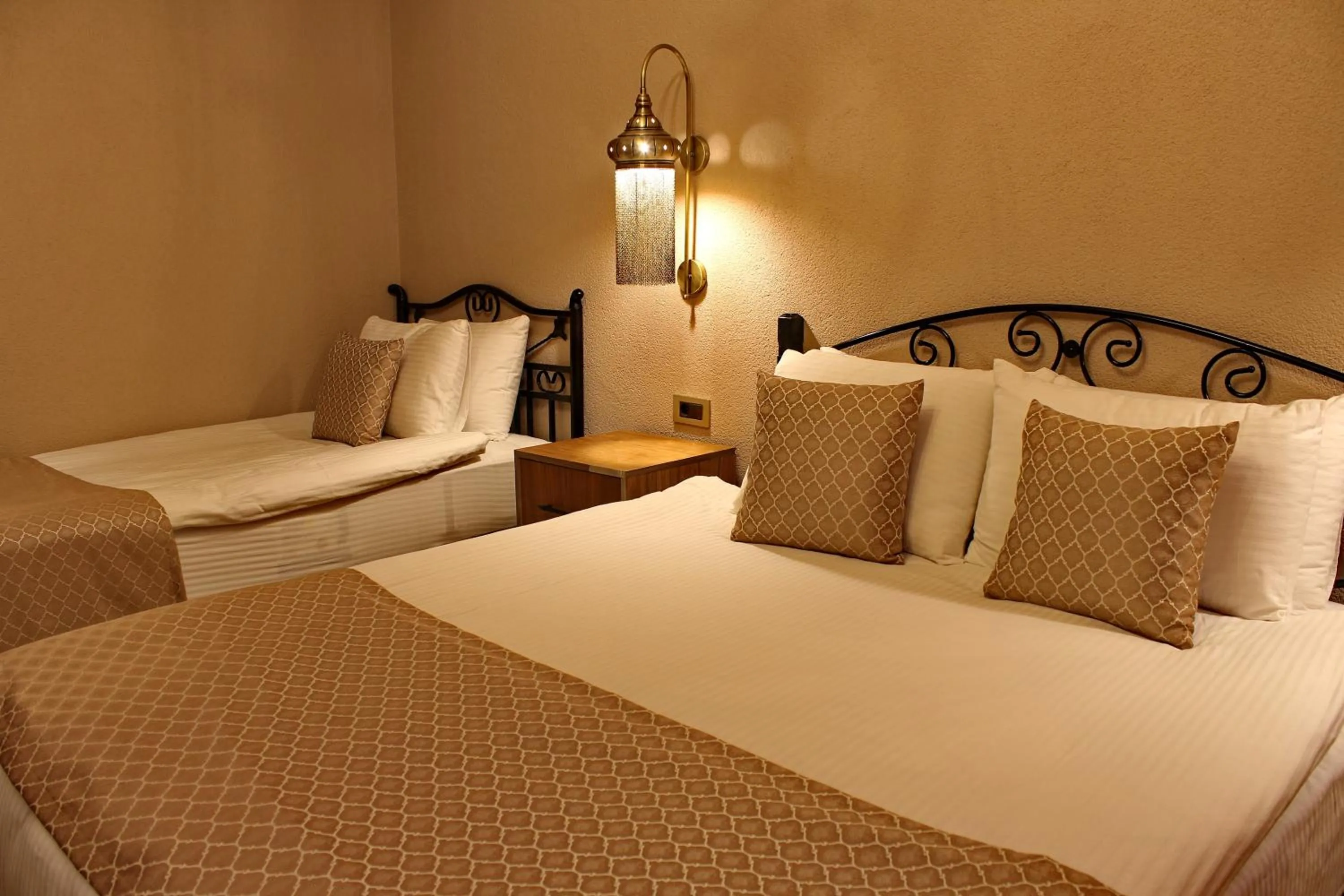 Bed in HH Babil Konağı