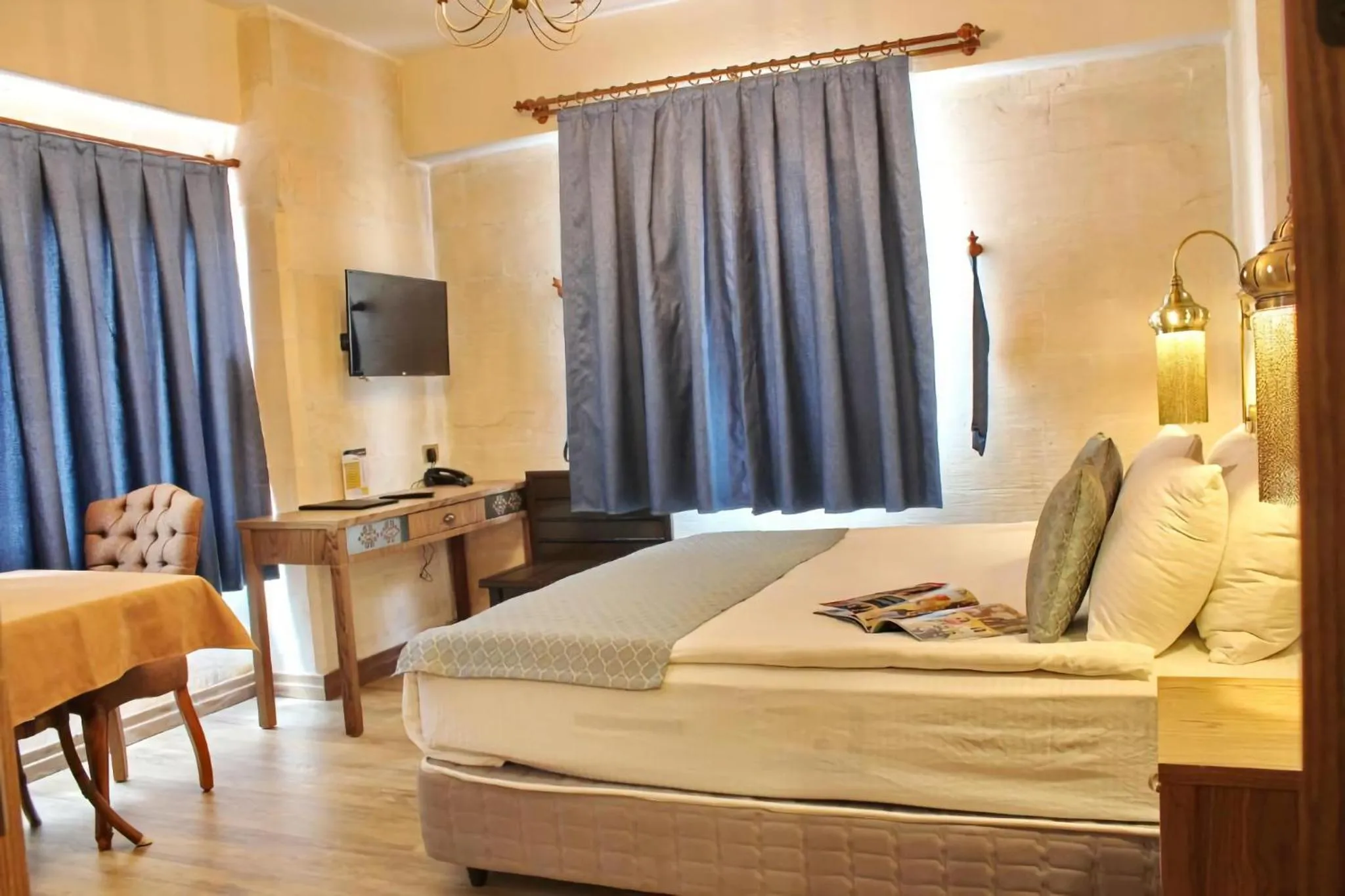 Communal lounge/ TV room, Bed in HH Babil Konağı