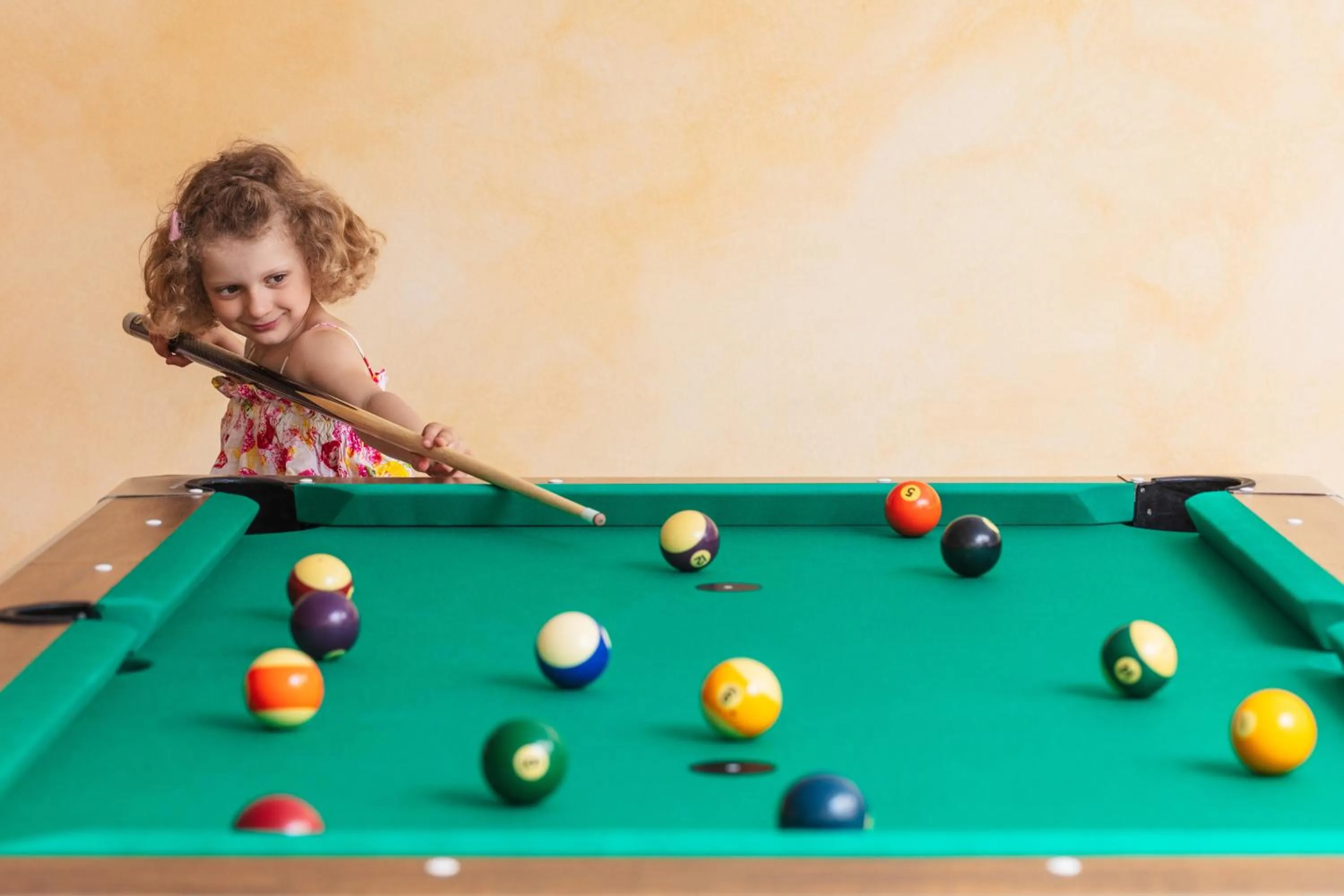 Billiard in Apparthotel Talhof, Restaurant, Pool und Spa