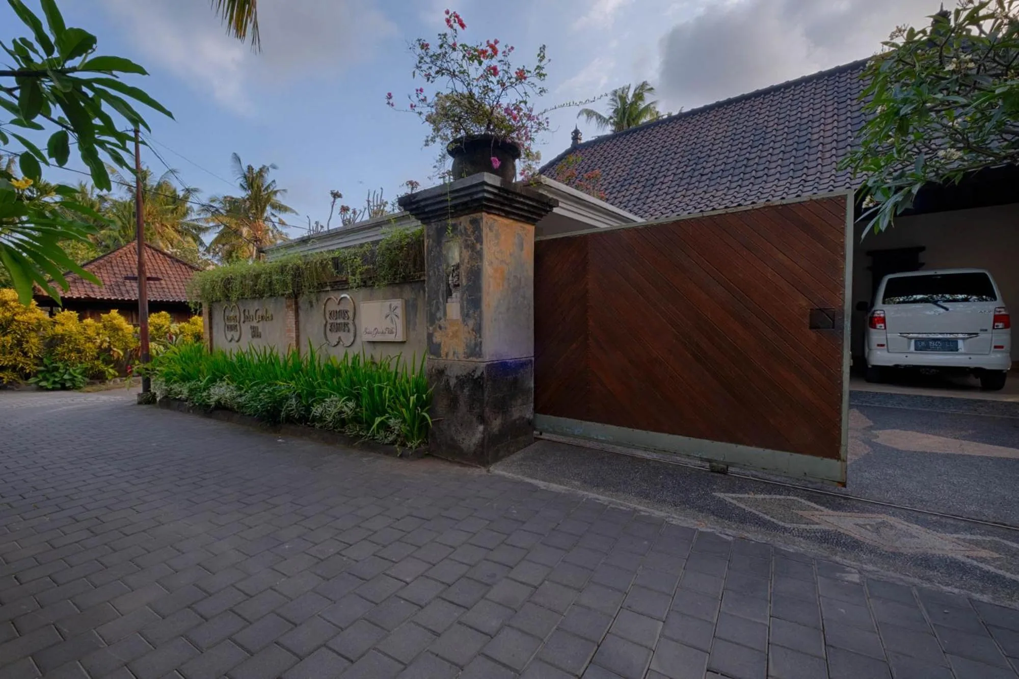 Property building in Kutus Kutus Estuary Saba Beach