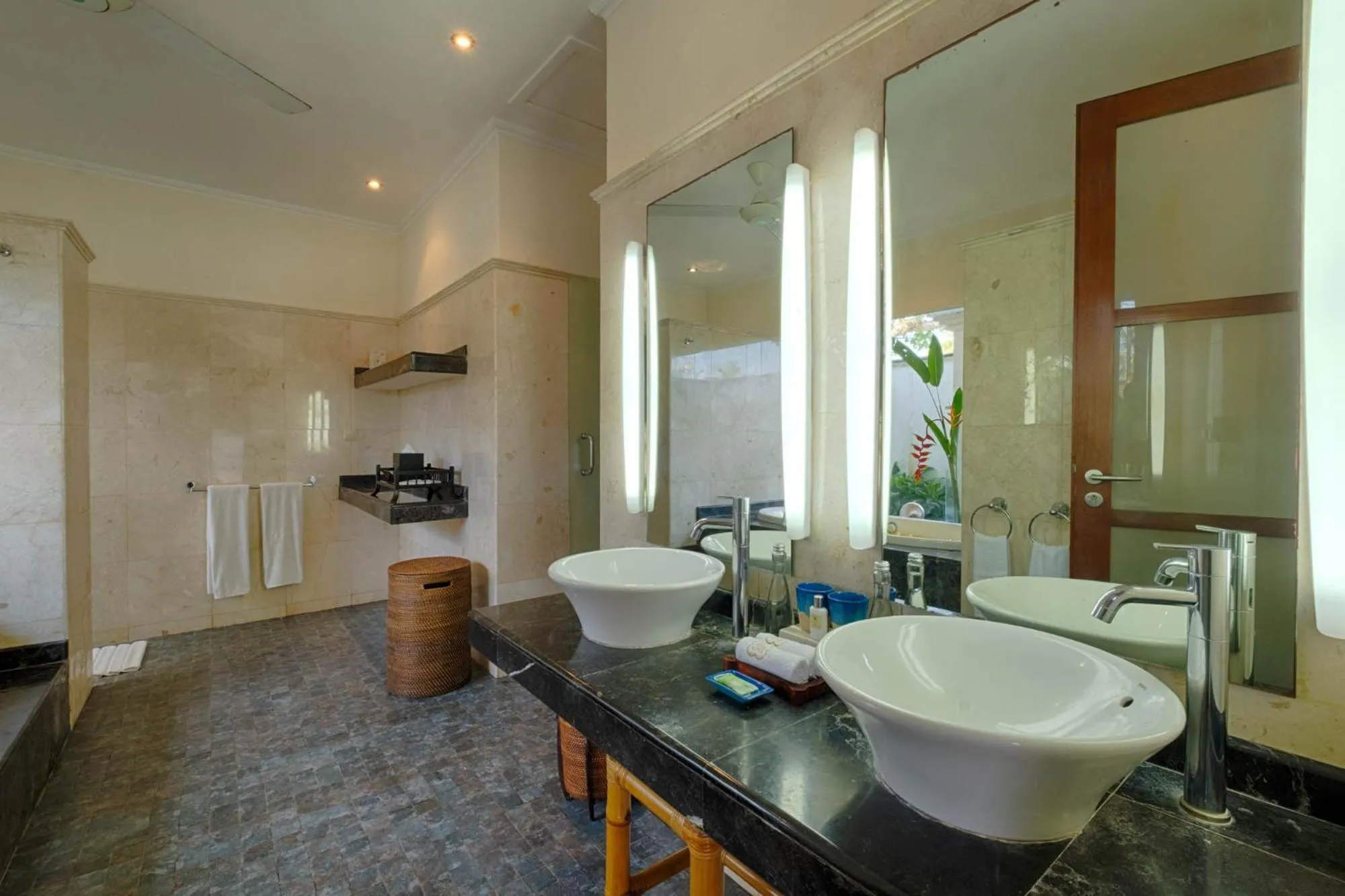 Toilet in Kutus Kutus Estuary Saba Beach