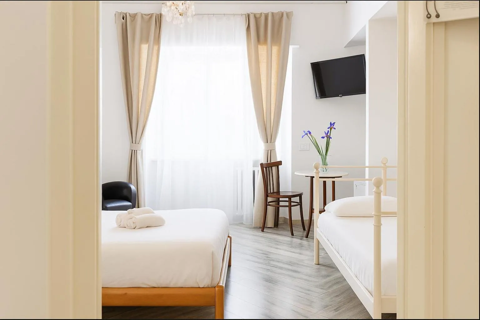 Bed in Roma Talenti Breme B&B