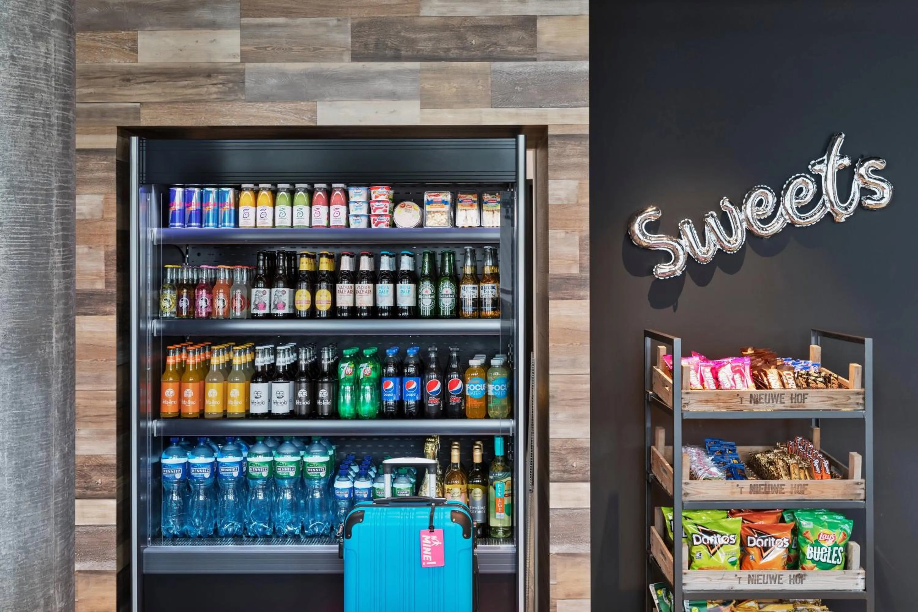 Lounge or bar in Moxy Rapperswil