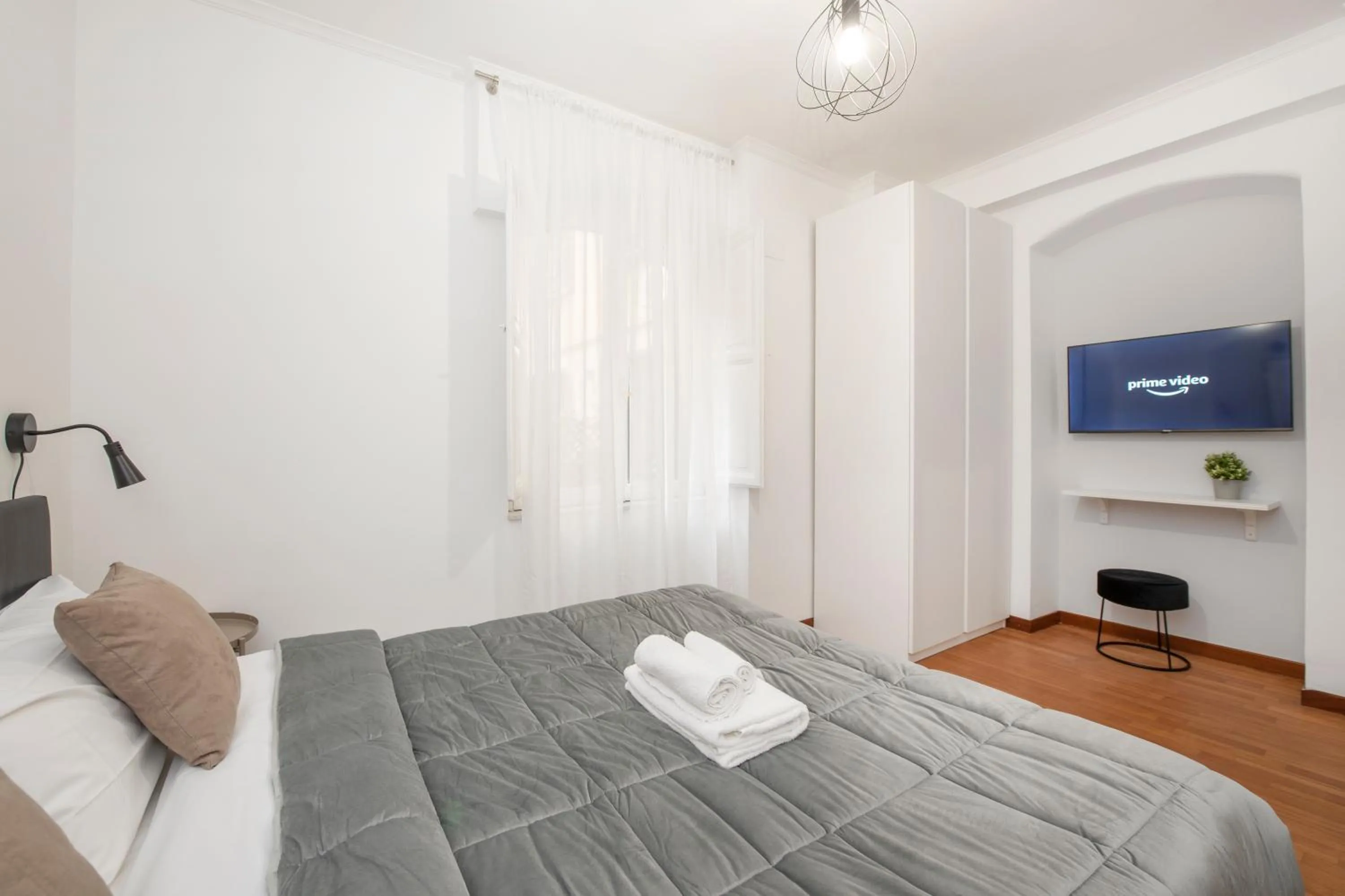 Bedroom, Bed in White Rooms Colosseo