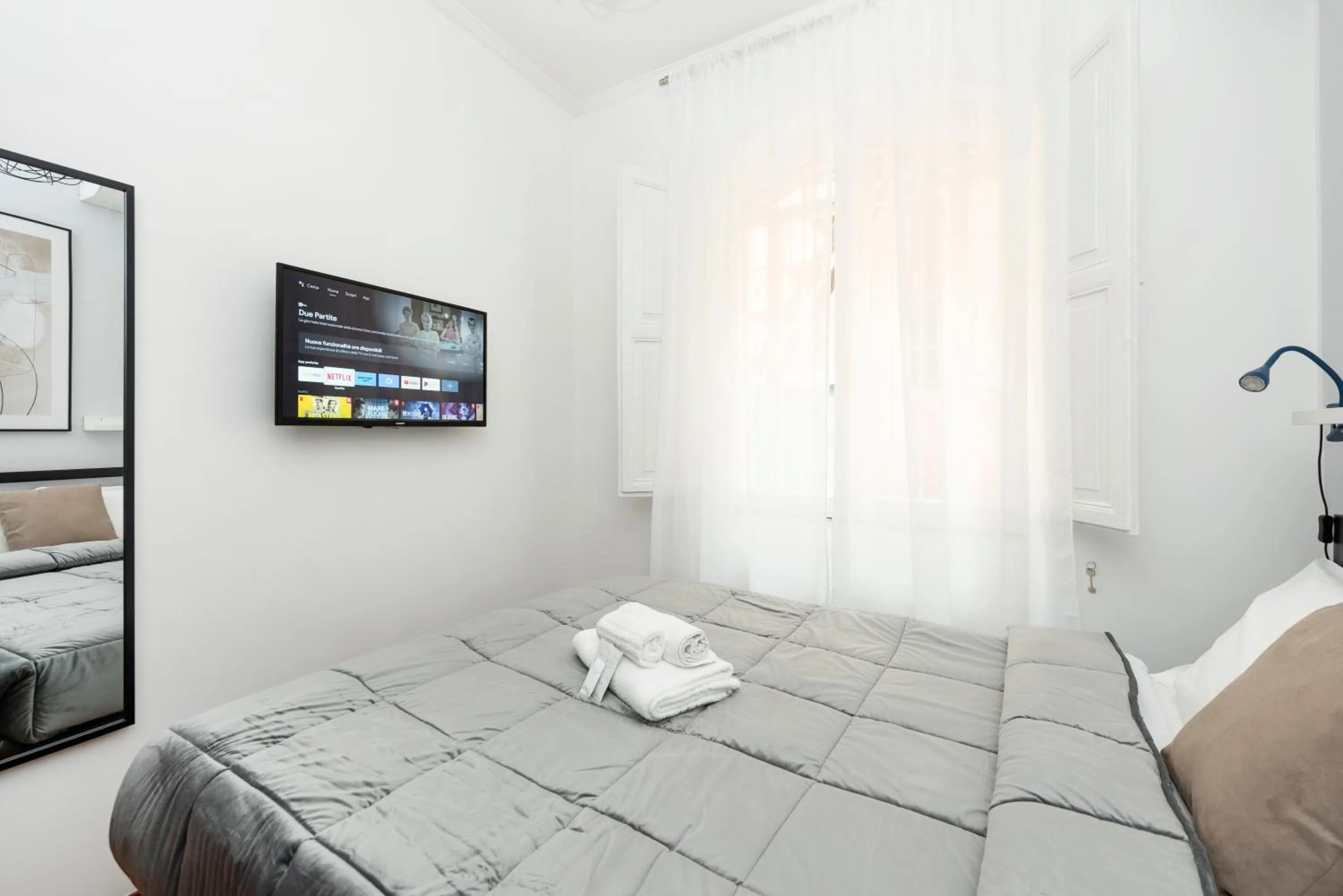 Bedroom, Bed in White Rooms Colosseo