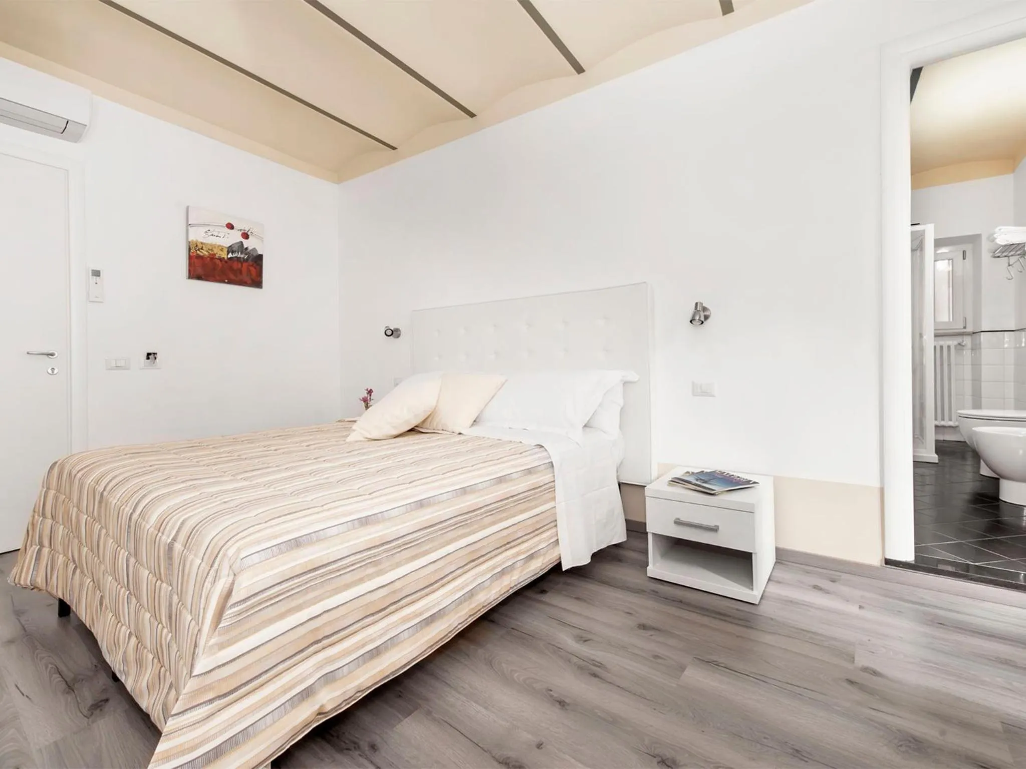 Bedroom, Bed in White Rooms Colosseo