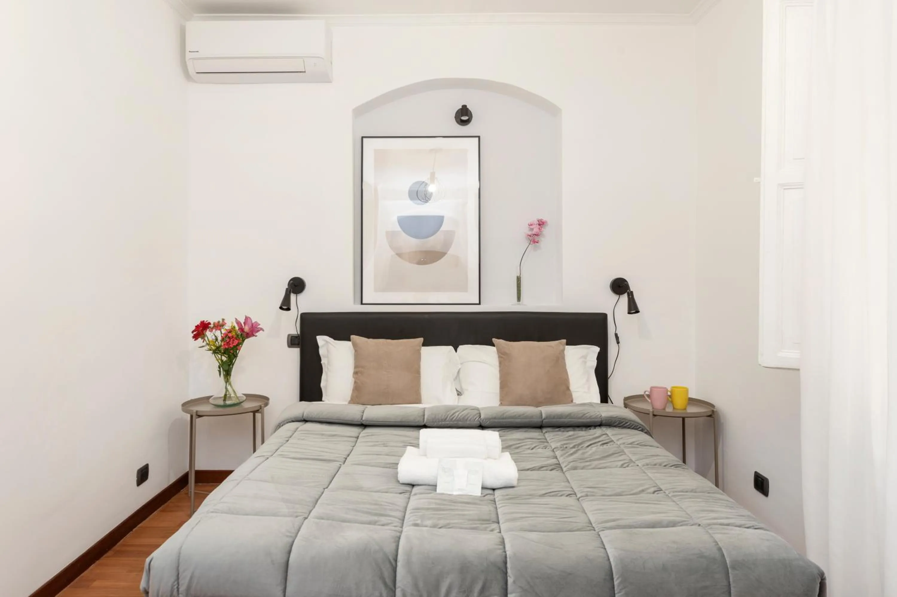 Bedroom, Bed in White Rooms Colosseo