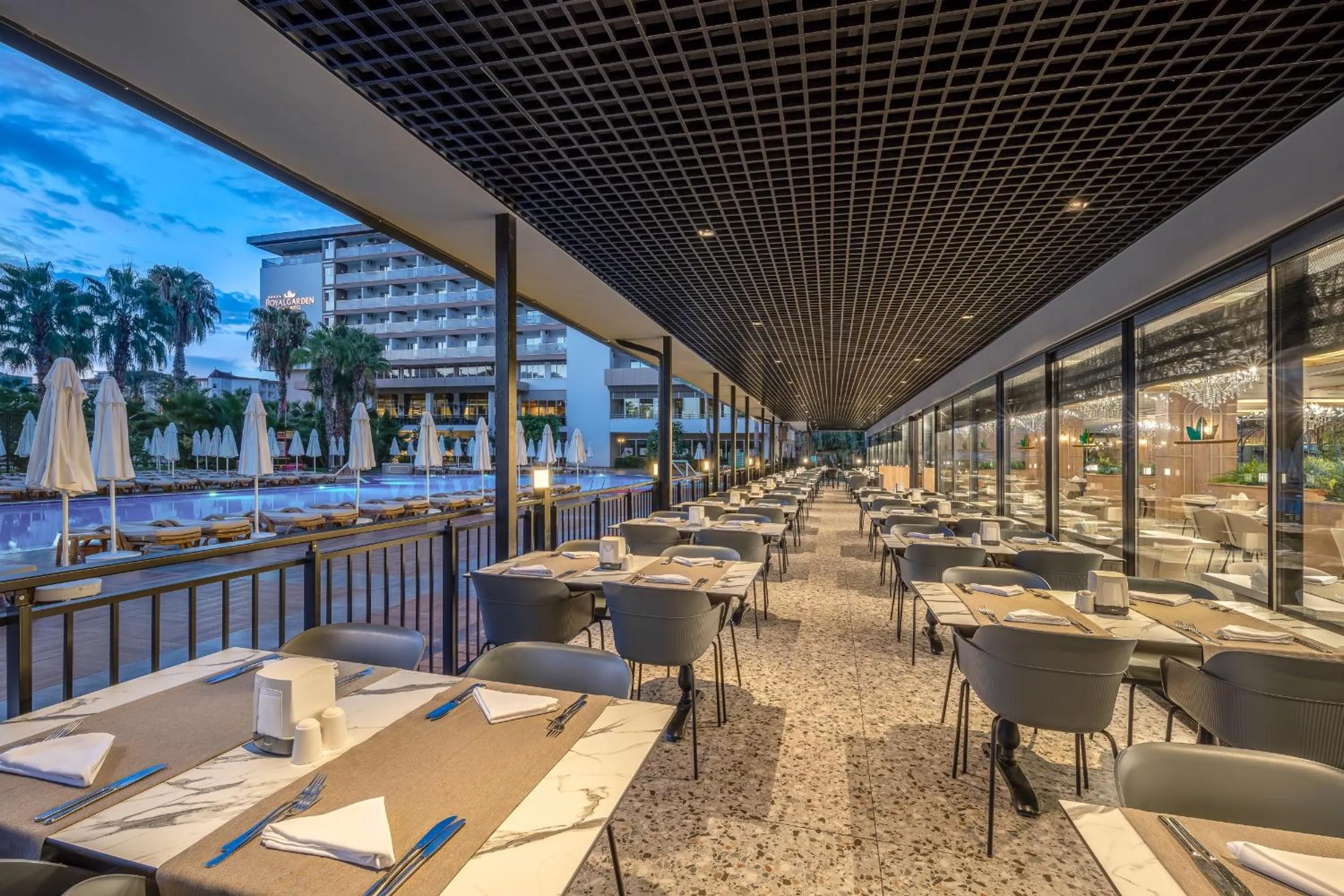 Restaurant/places to eat in Royal Garden Beach Hotel