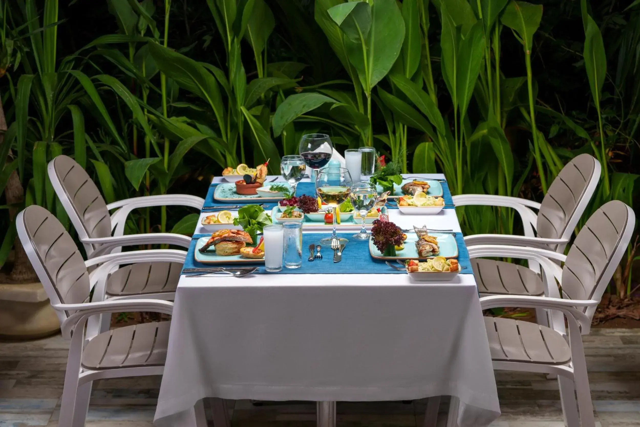 Restaurant/places to eat in Royal Garden Beach Hotel Restaurant/places to eat in Royal Garden Beach Hotel