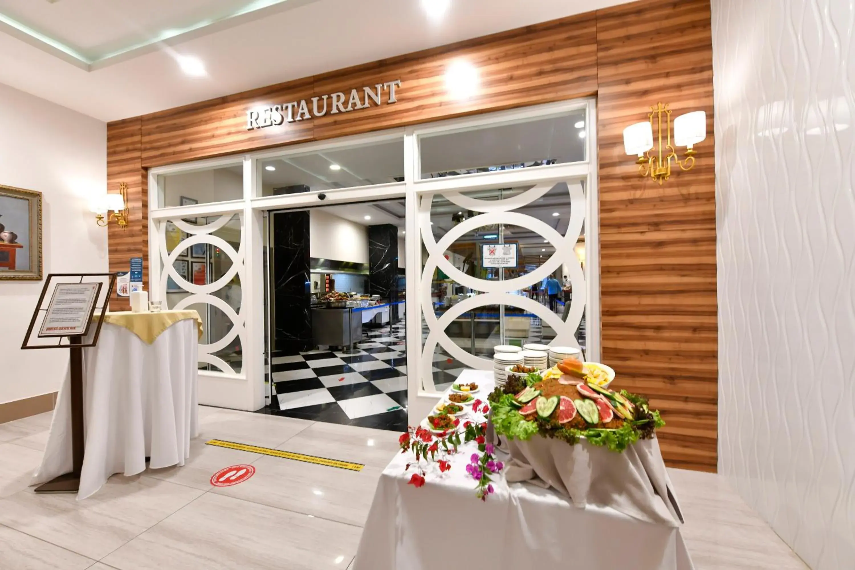 Restaurant/places to eat in Royal Garden Beach Hotel Restaurant/places to eat in Royal Garden Beach Hotel