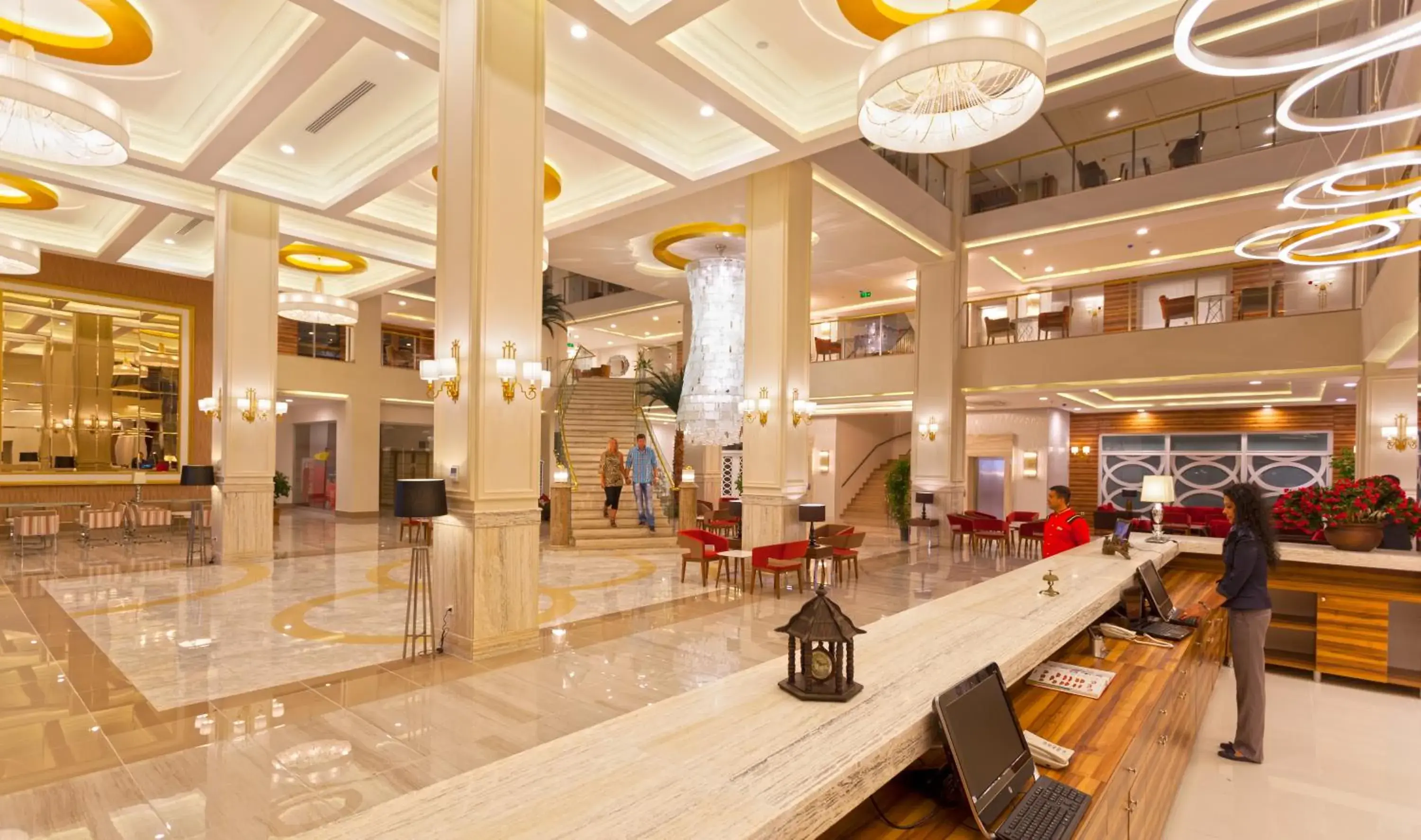 Facade/entrance in Royal Garden Beach Hotel Facade/entrance in Royal Garden Beach Hotel