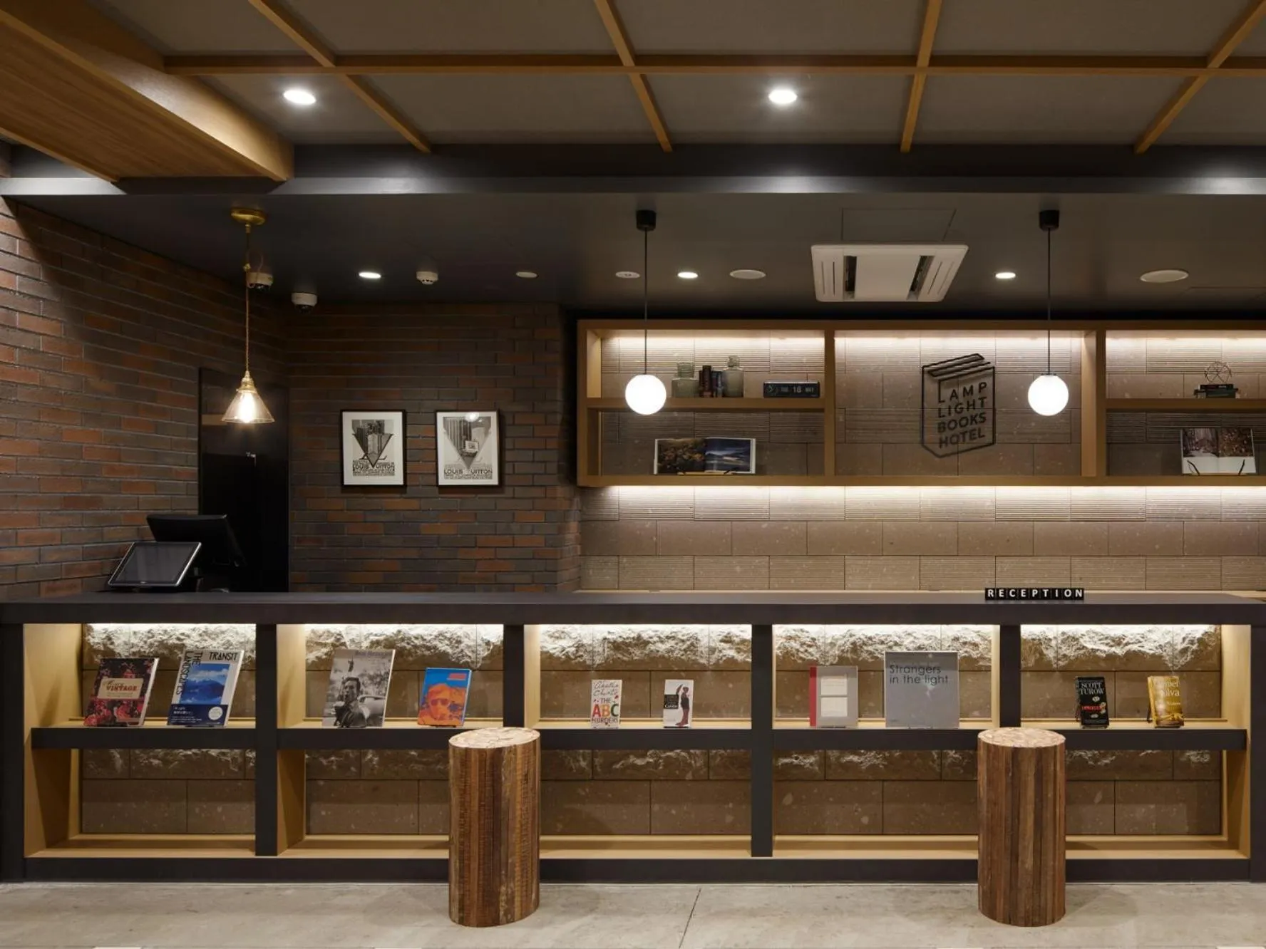 Lobby or reception in LAMP LIGHT BOOKS HOTEL sapporo