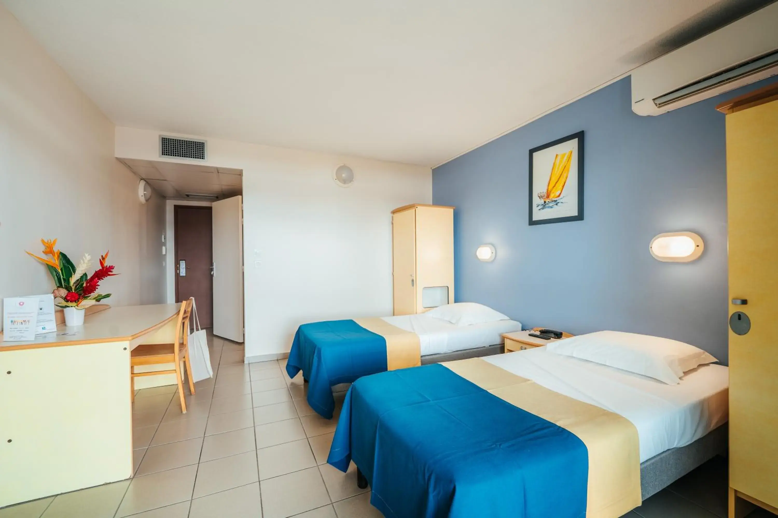 Twin Room in Centre International de Sejour Twin Room in Centre International de Sejour