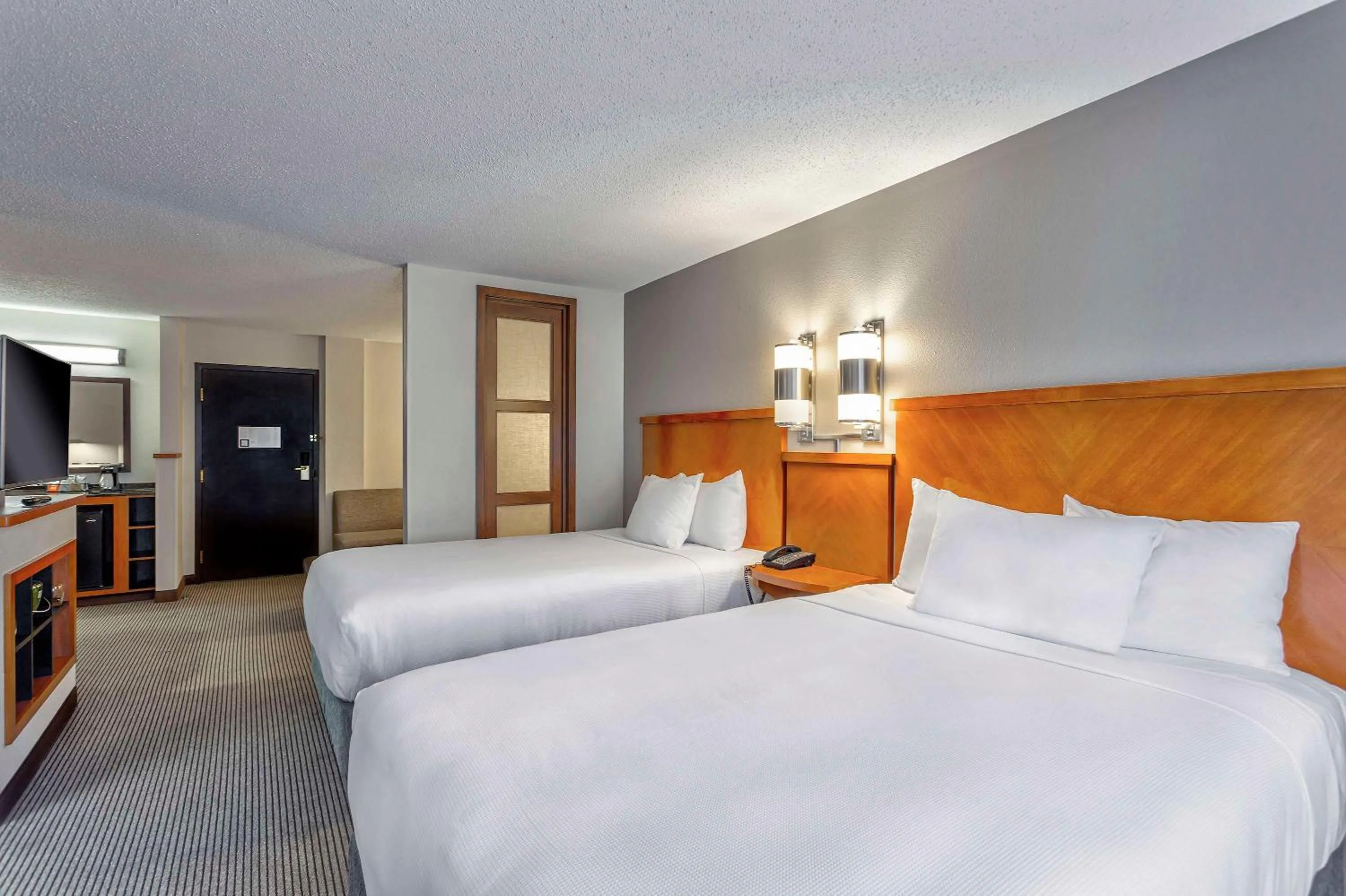 Bedroom, Bed in Hyatt Place Kansas City/Overland Park/Convention Center