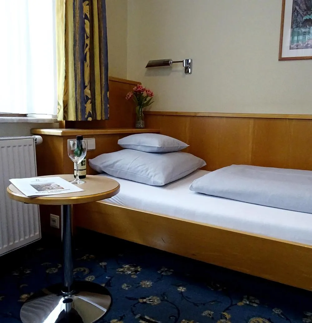 Bed in Hotel Eberbacher Hof