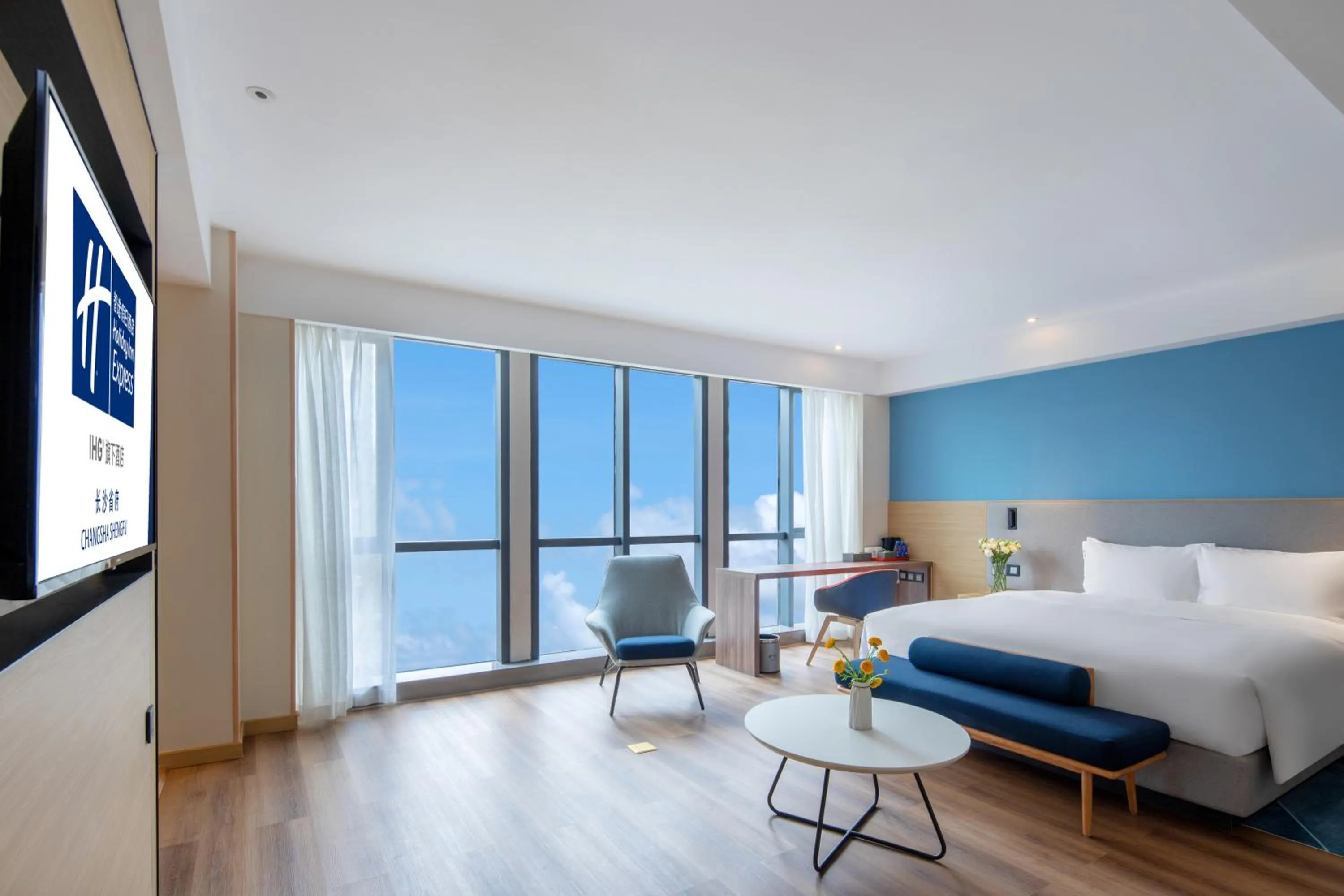 Photo of the whole room, Bed in Holiday Inn Express Changsha Shengfu by IHG