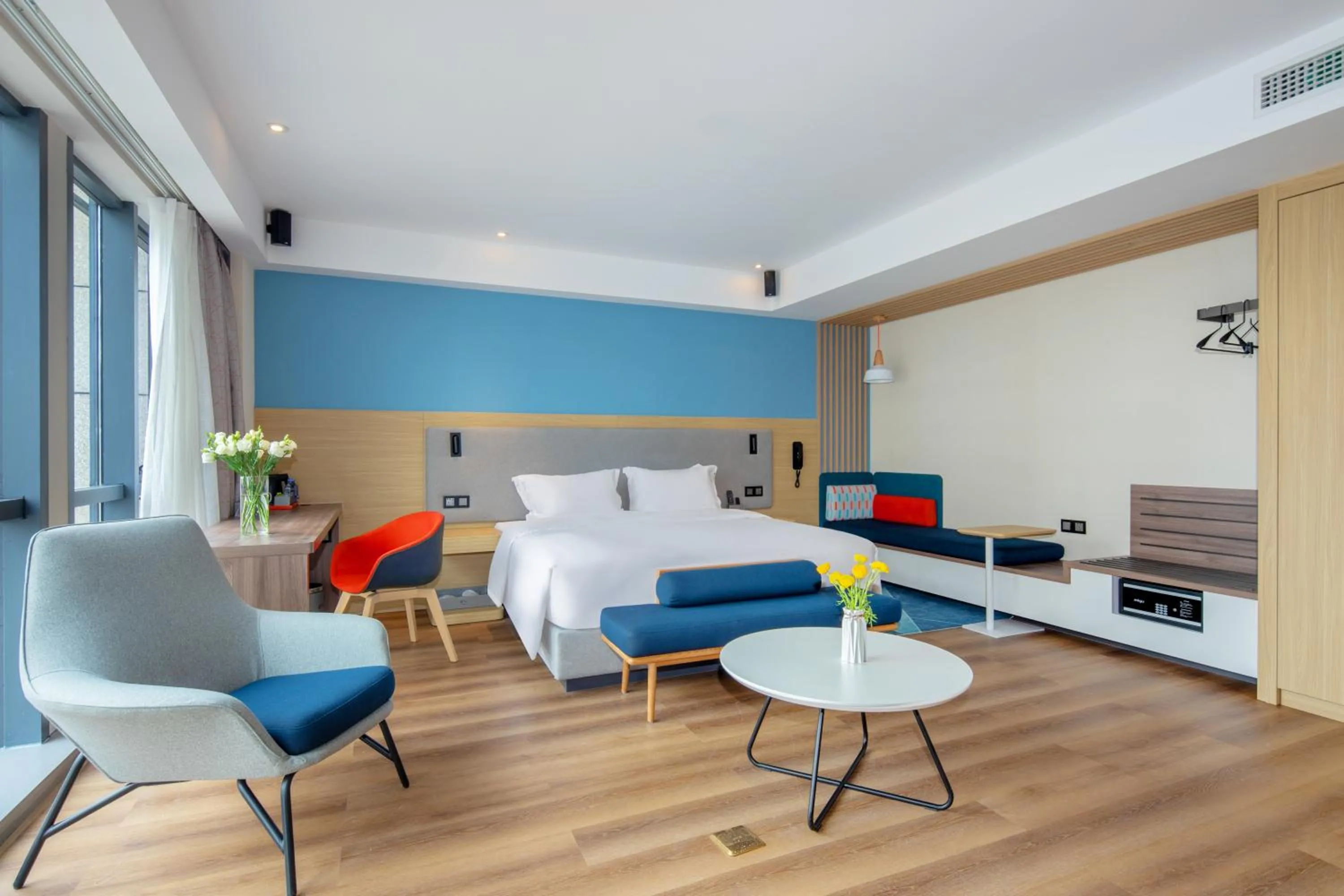 Photo of the whole room, Bed in Holiday Inn Express Changsha Shengfu by IHG