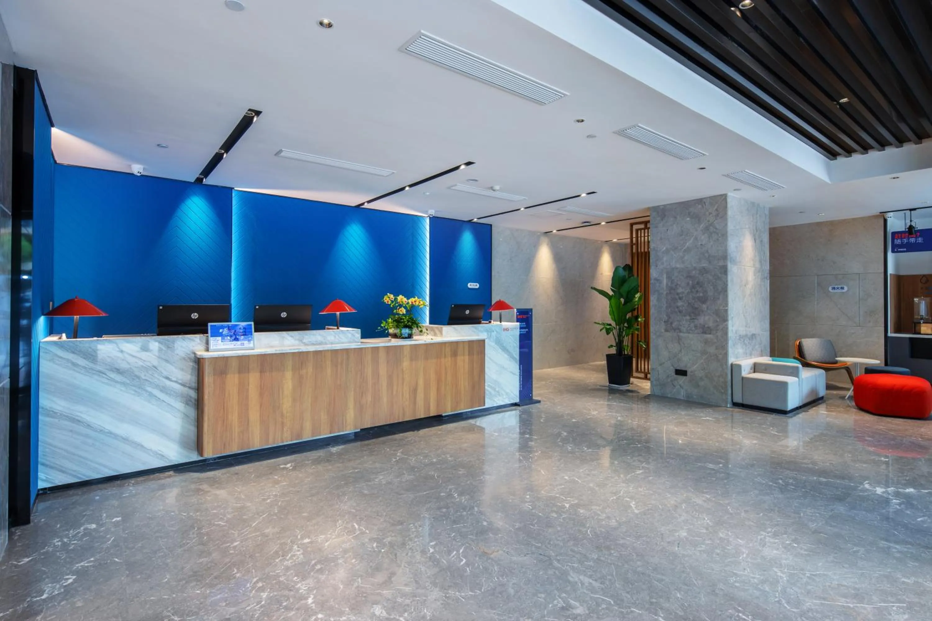 Lobby or reception in Holiday Inn Express Changsha Shengfu by IHG