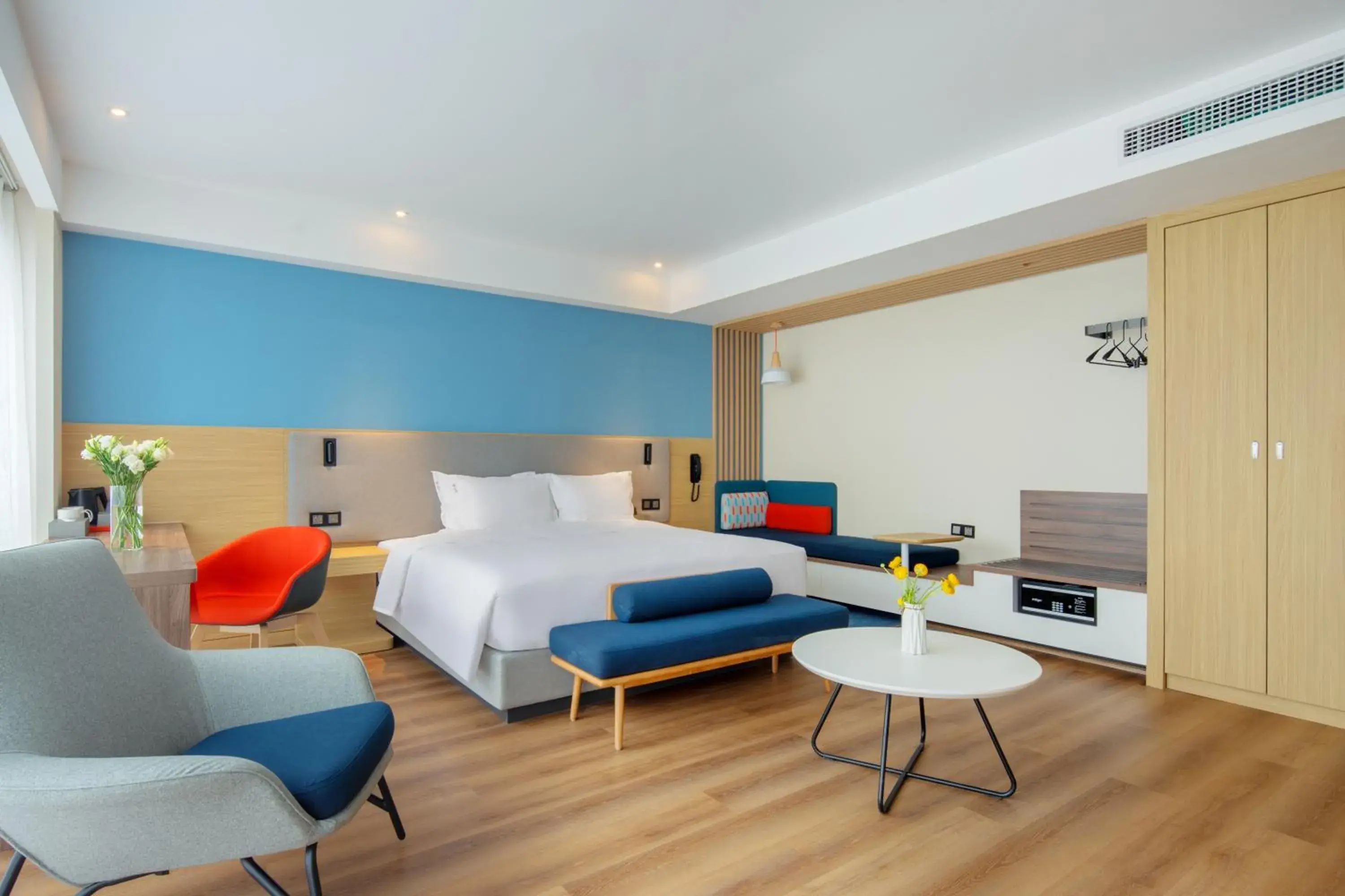 Photo of the whole room, Bed in Holiday Inn Express Changsha Shengfu by IHG Photo of the whole room, Bed in Holiday Inn Express Changsha Shengfu by IHG