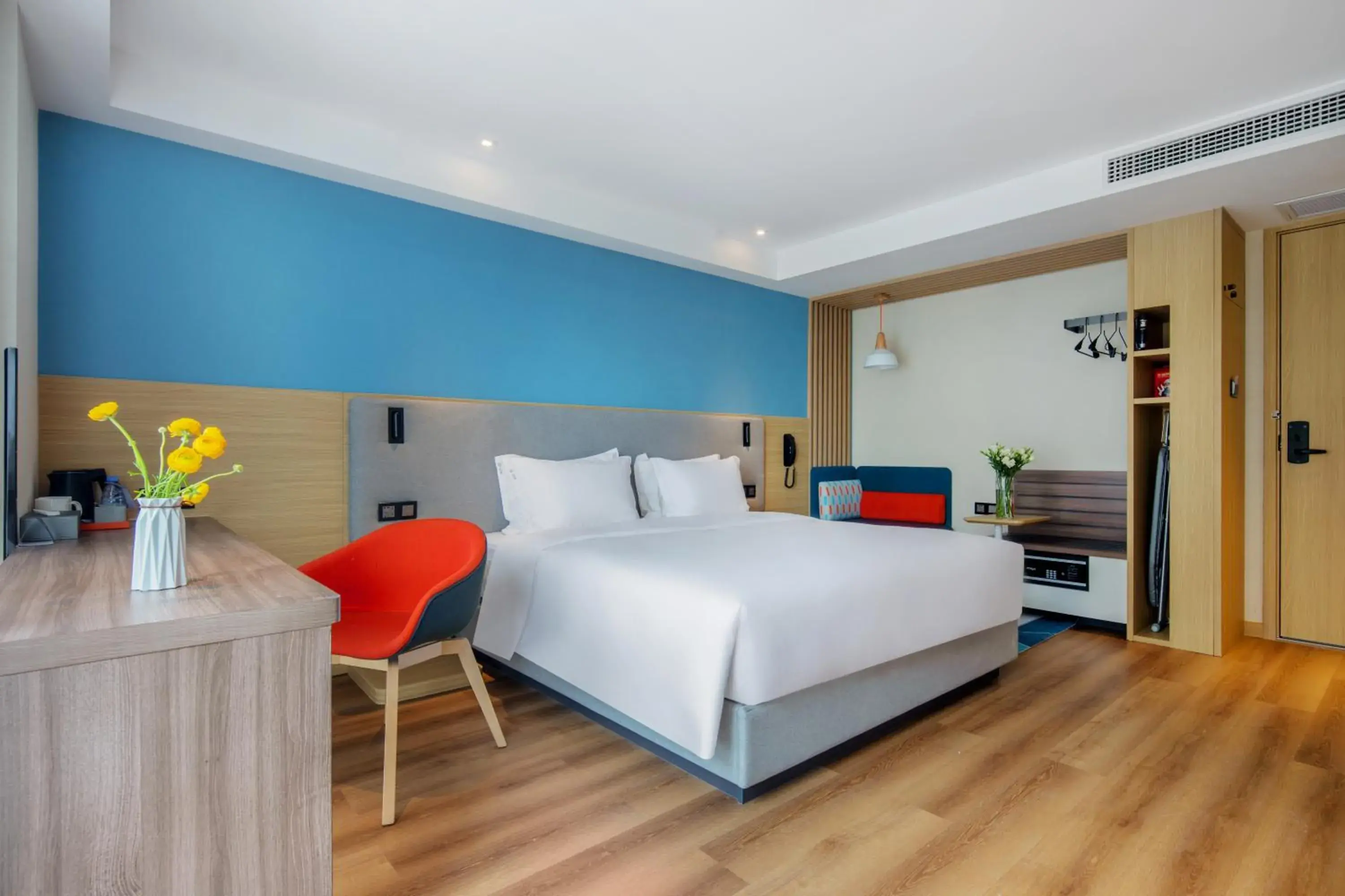 Photo of the whole room, Bed in Holiday Inn Express Changsha Shengfu by IHG Photo of the whole room, Bed in Holiday Inn Express Changsha Shengfu by IHG