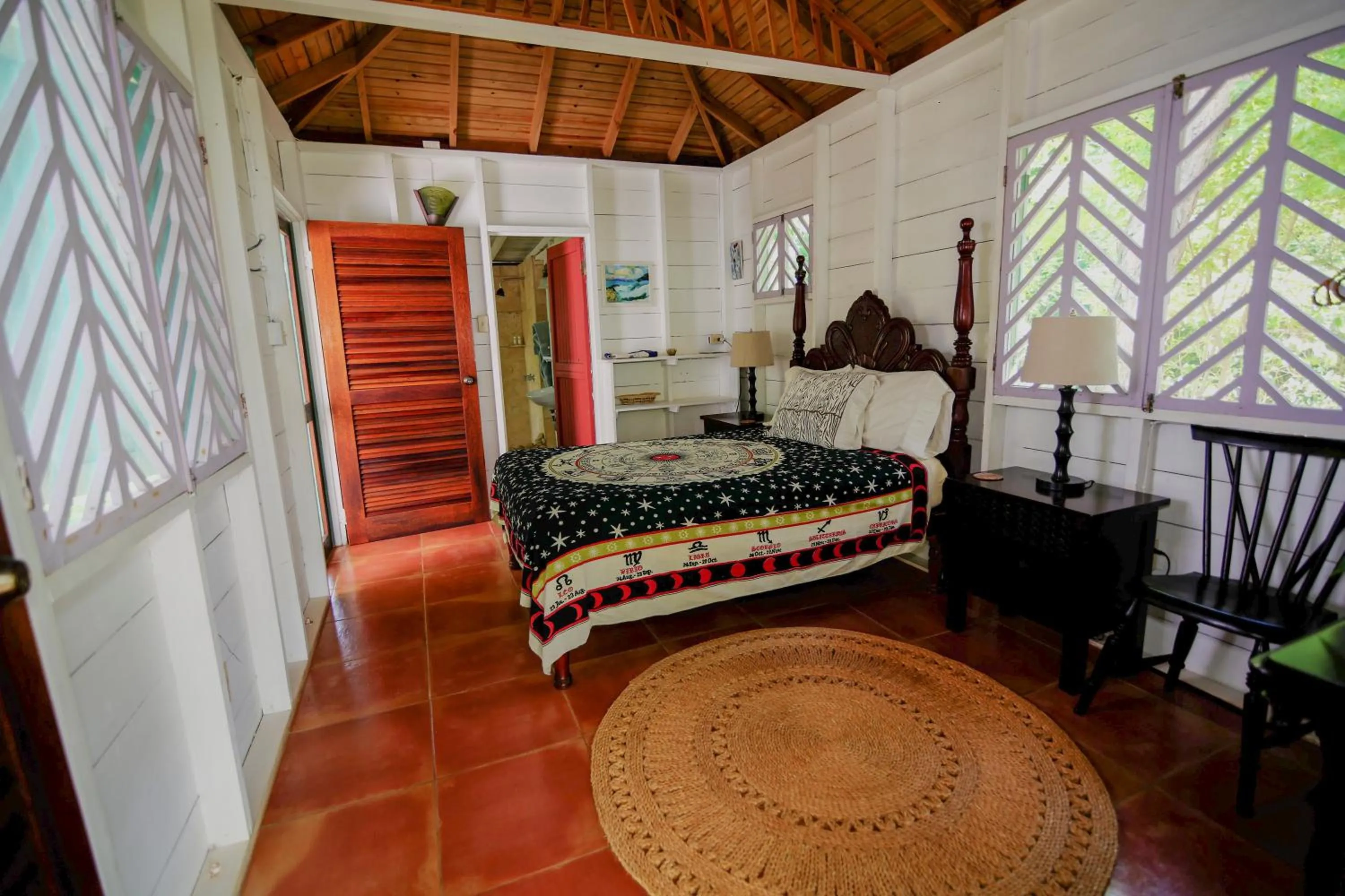 Photo of the whole room in Tingalaya's Retreat