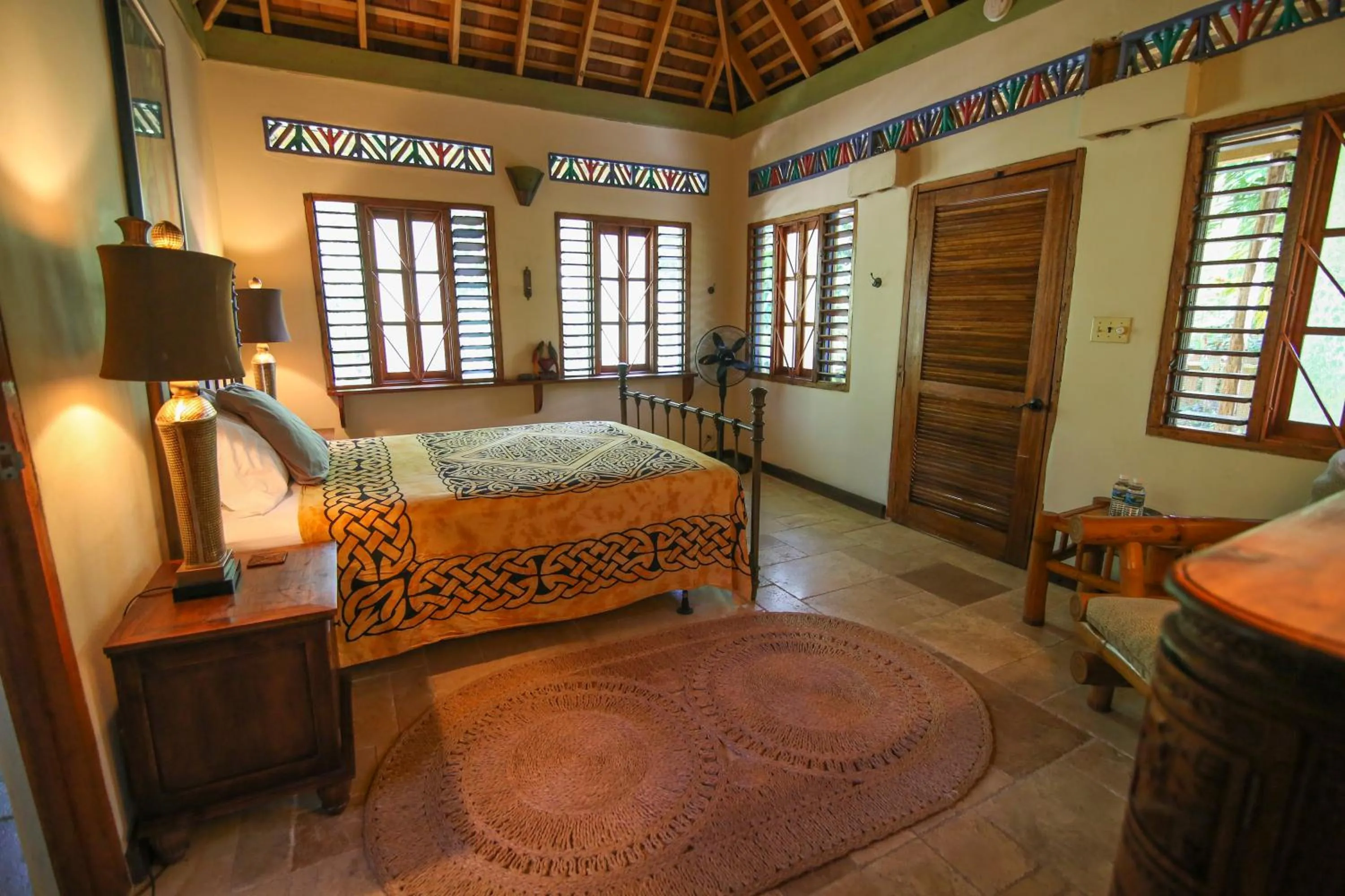 Photo of the whole room, Bed in Tingalaya's Retreat