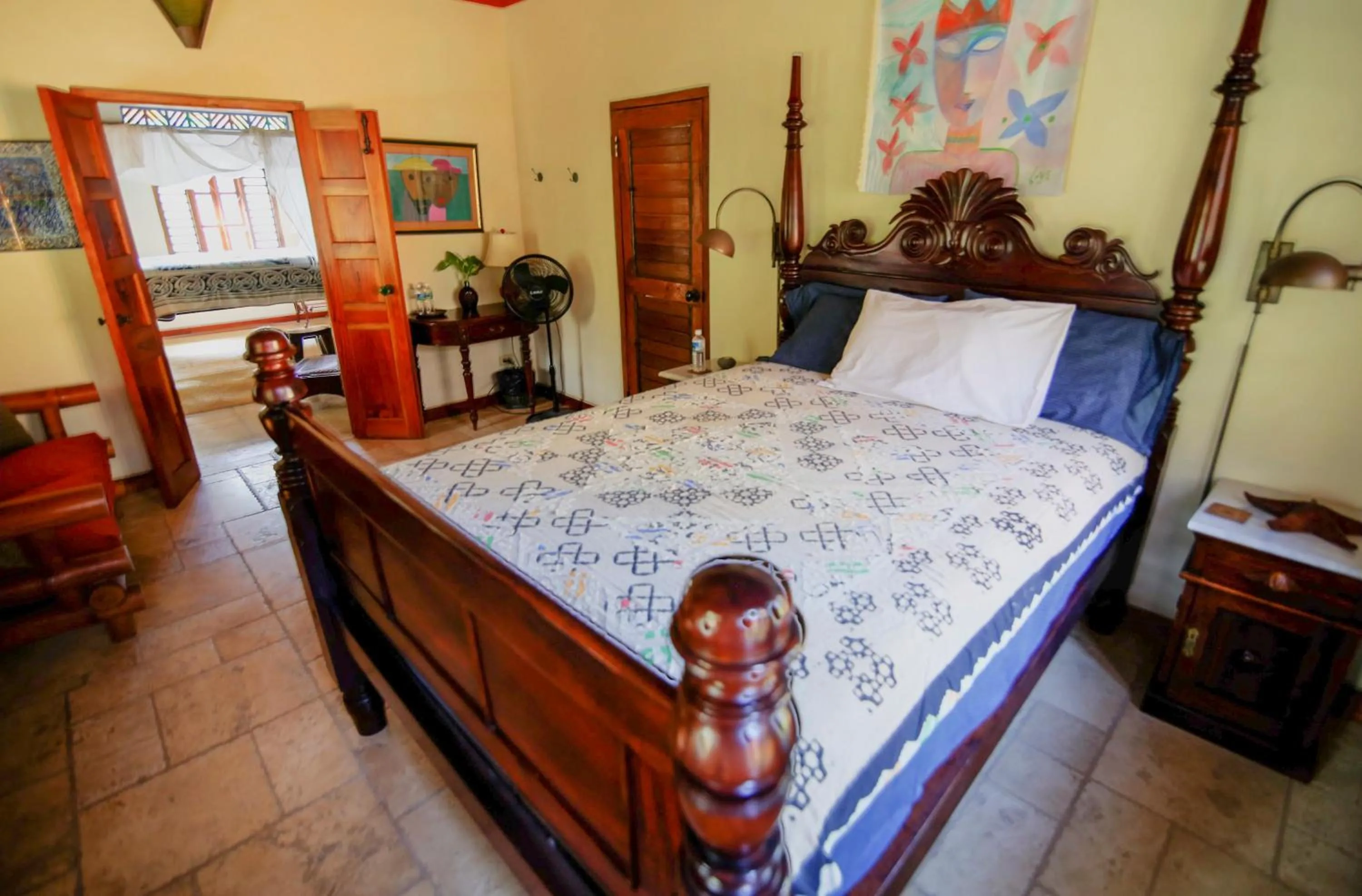 Photo of the whole room, Bed in Tingalaya's Retreat