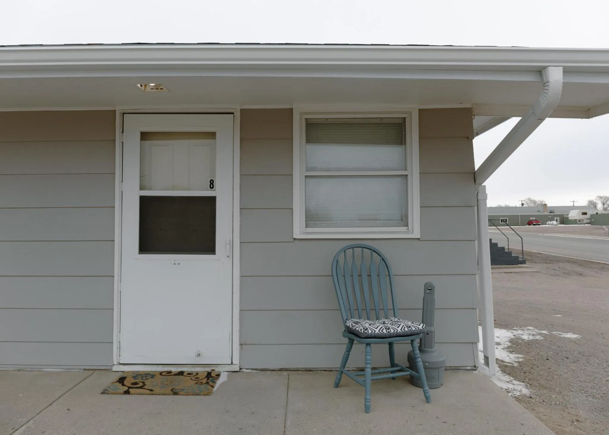 Property building in East Side Motel & Cabins