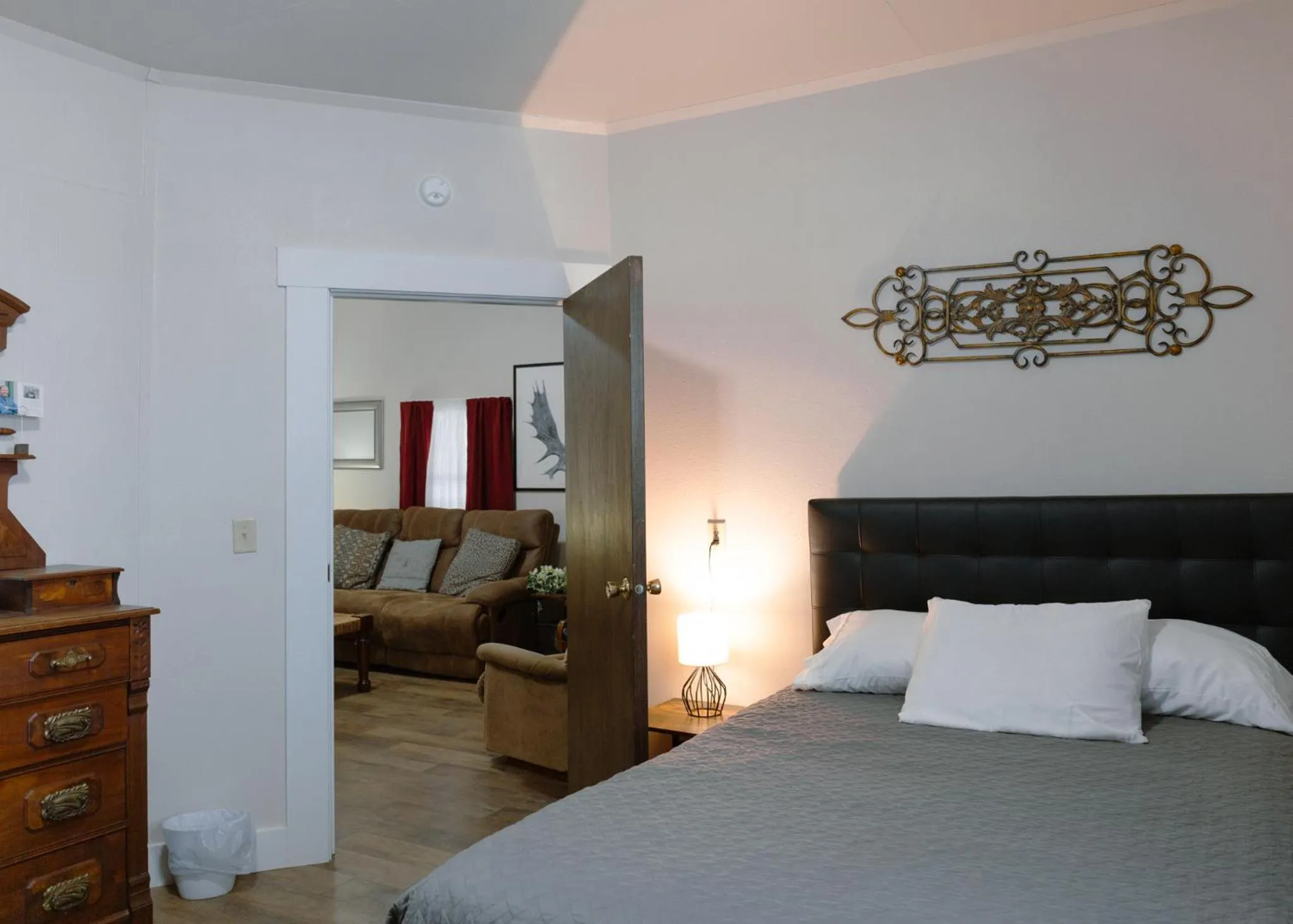 Bed in East Side Motel & Cabins