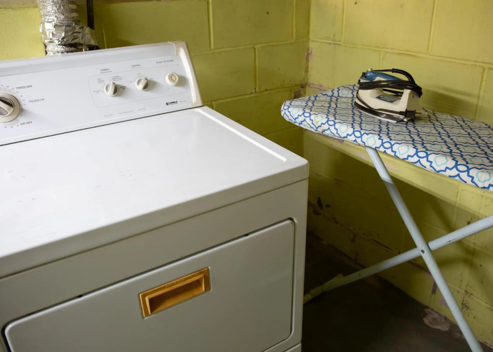 flat iron in East Side Motel & Cabins