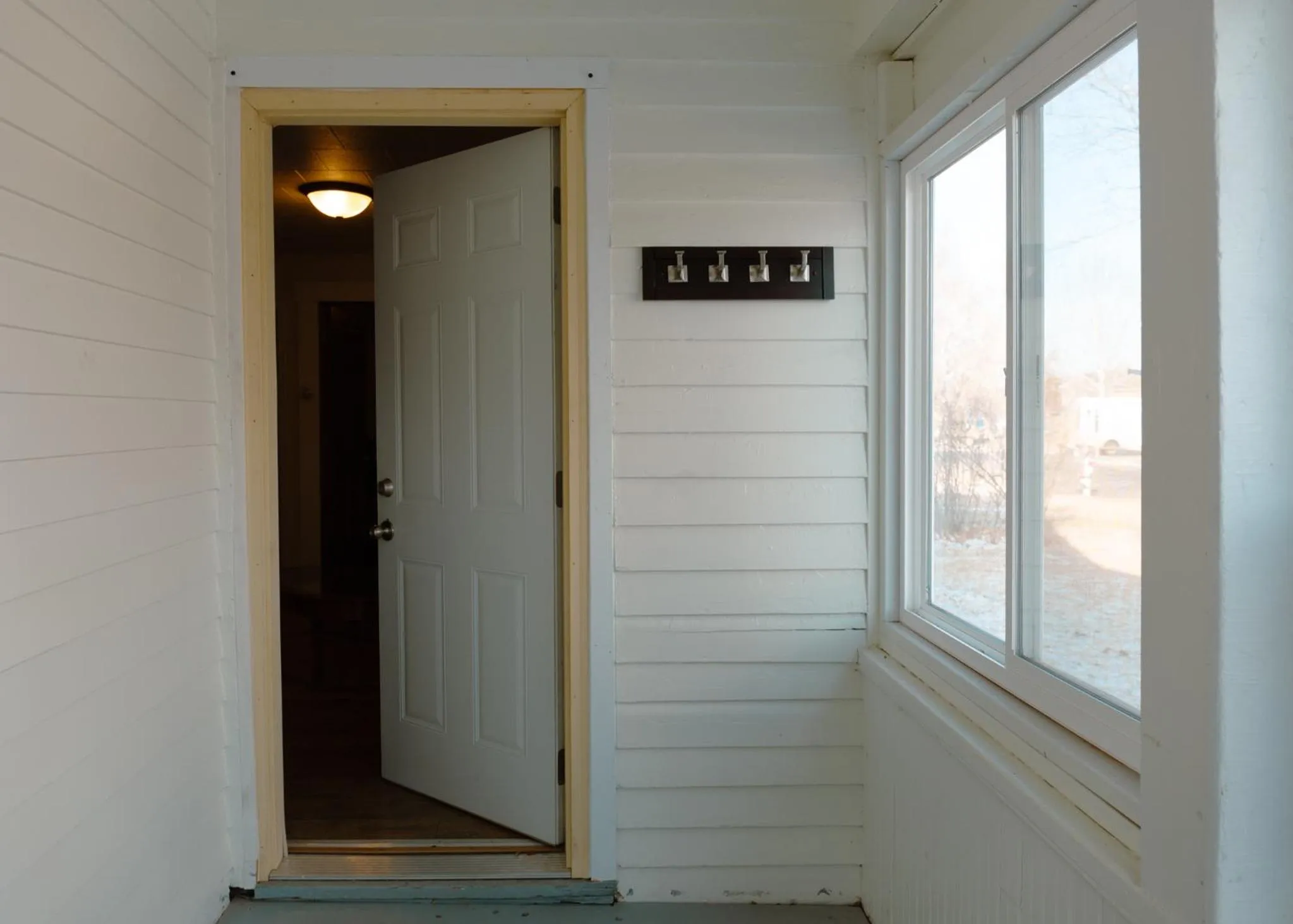 Patio in East Side Motel & Cabins