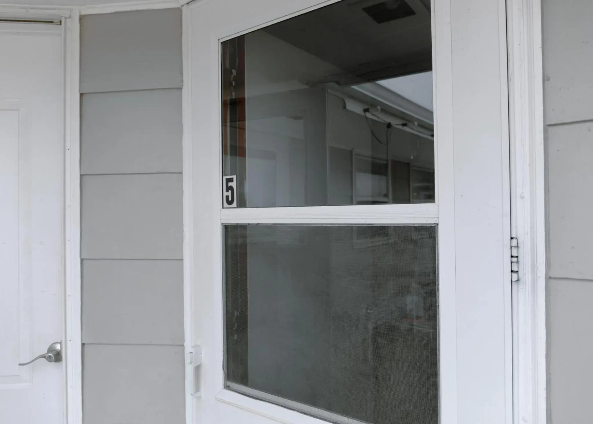 Property building in East Side Motel & Cabins Property building in East Side Motel & Cabins