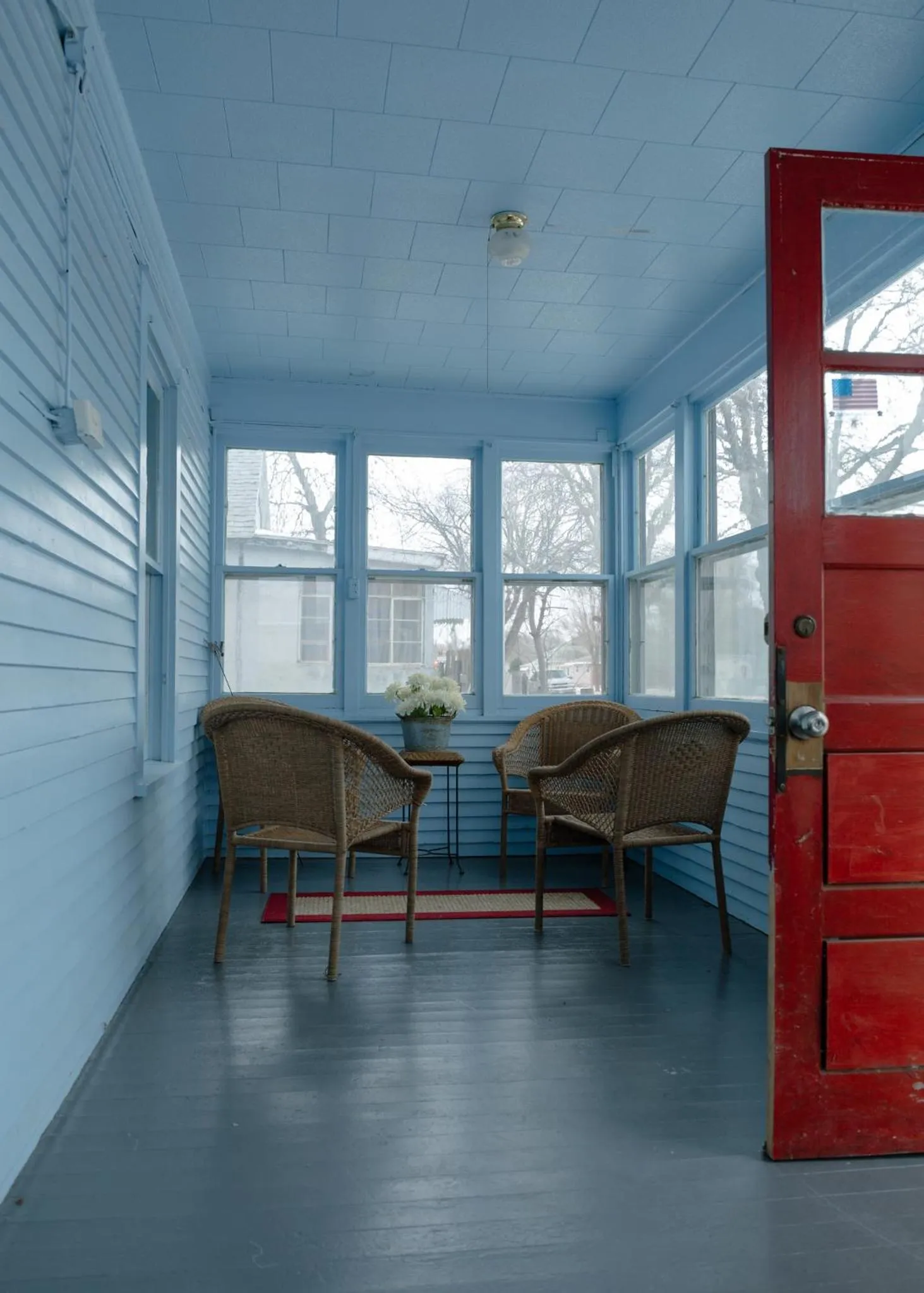 Patio in East Side Motel & Cabins