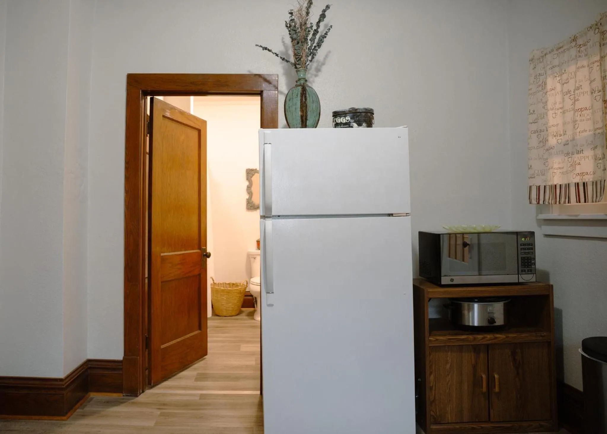 Kitchen or kitchenette in East Side Motel & Cabins