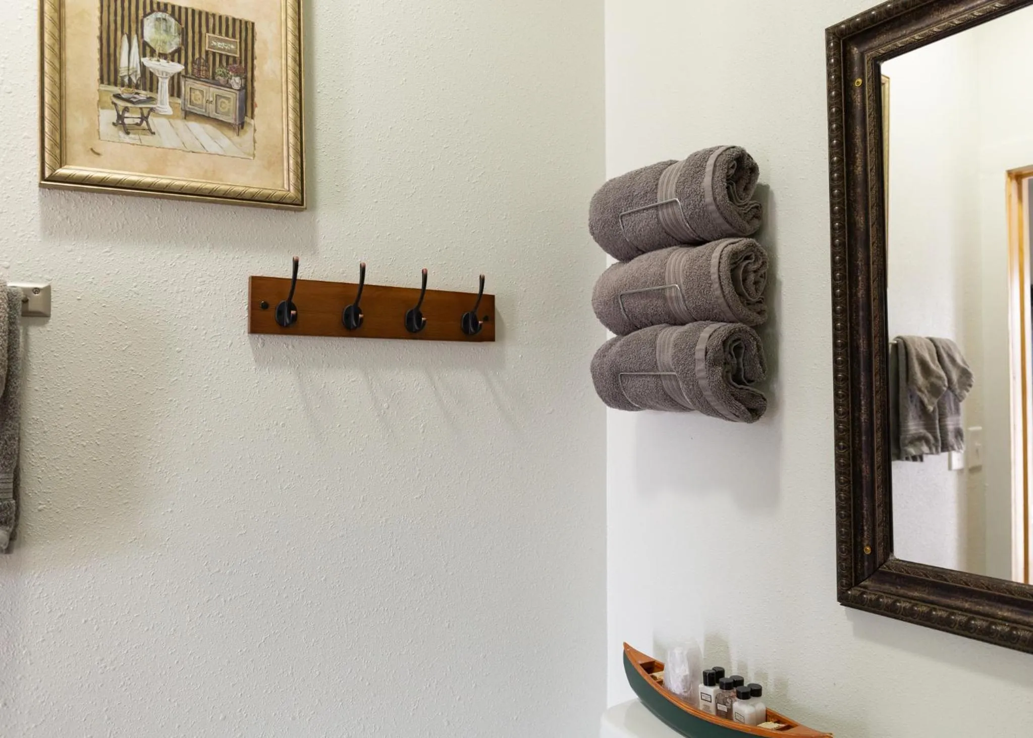 Bathroom in East Side Motel & Cabins