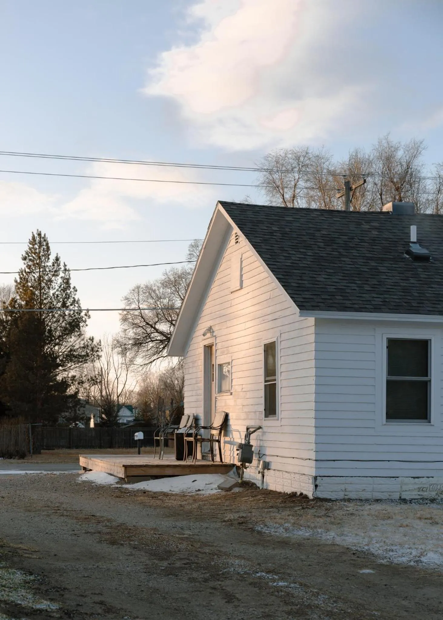 Property building in East Side Motel & Cabins