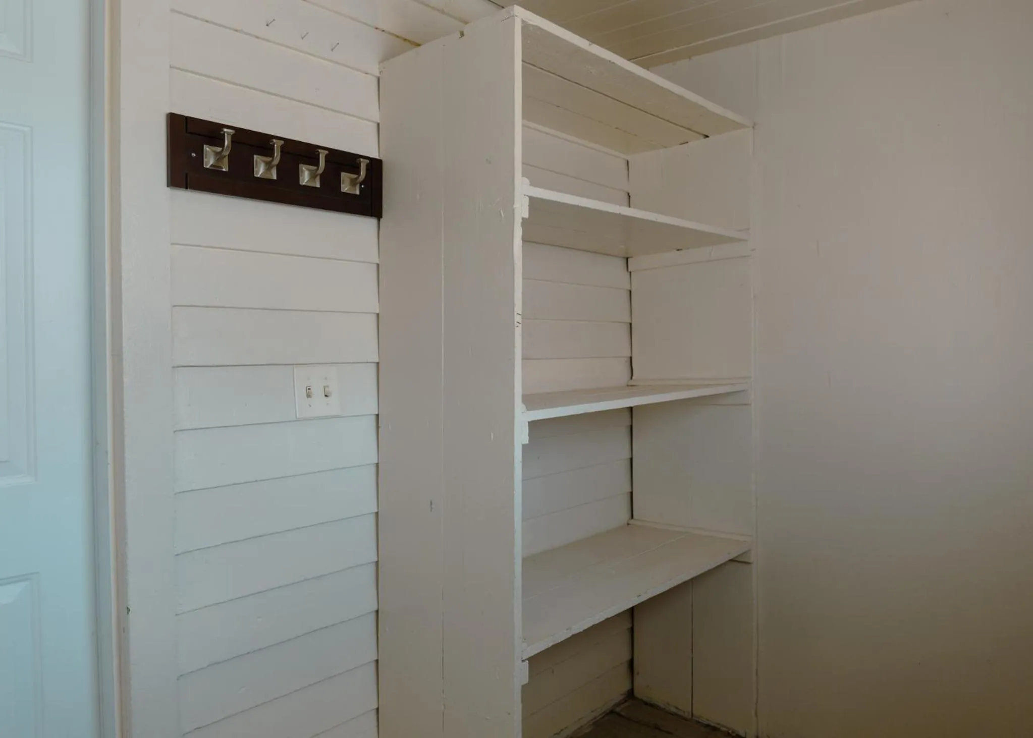 Patio in East Side Motel & Cabins