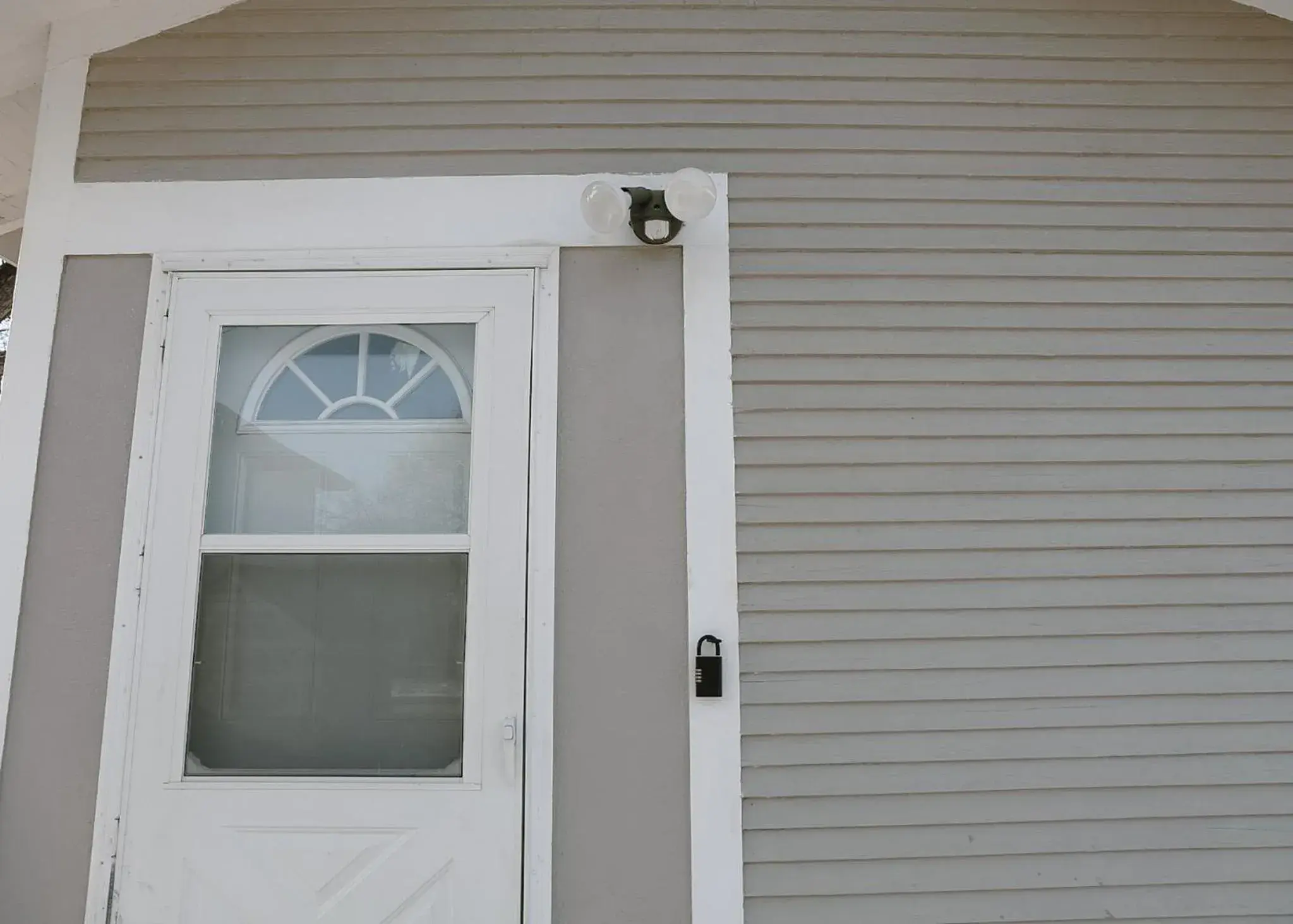 Property building in East Side Motel & Cabins Property building in East Side Motel & Cabins